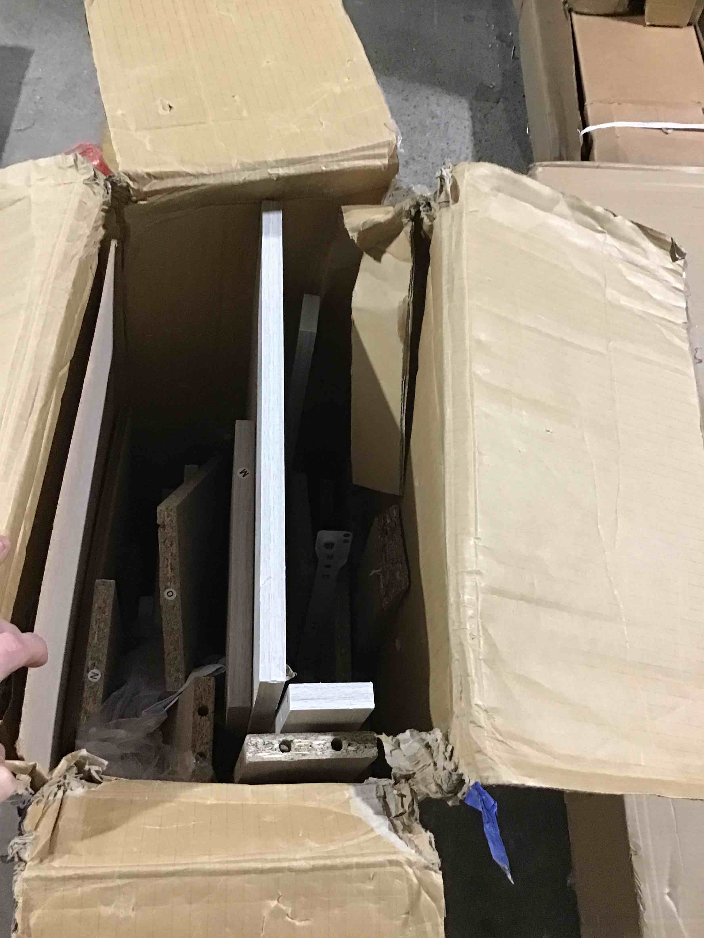 https://s3.amazonaws.com/lotting-images-prod/bidfta/BLU5294115_1688992638461.jpeg