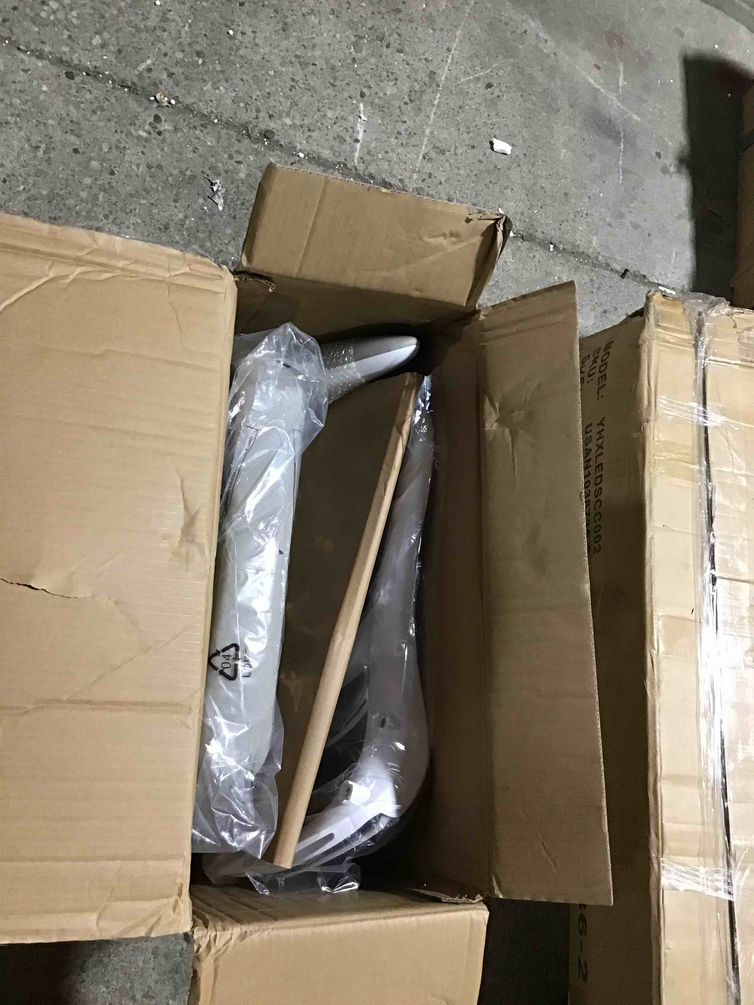 https://s3.amazonaws.com/lotting-images-prod/bidfta/BLU5294424_1689866291357.jpeg