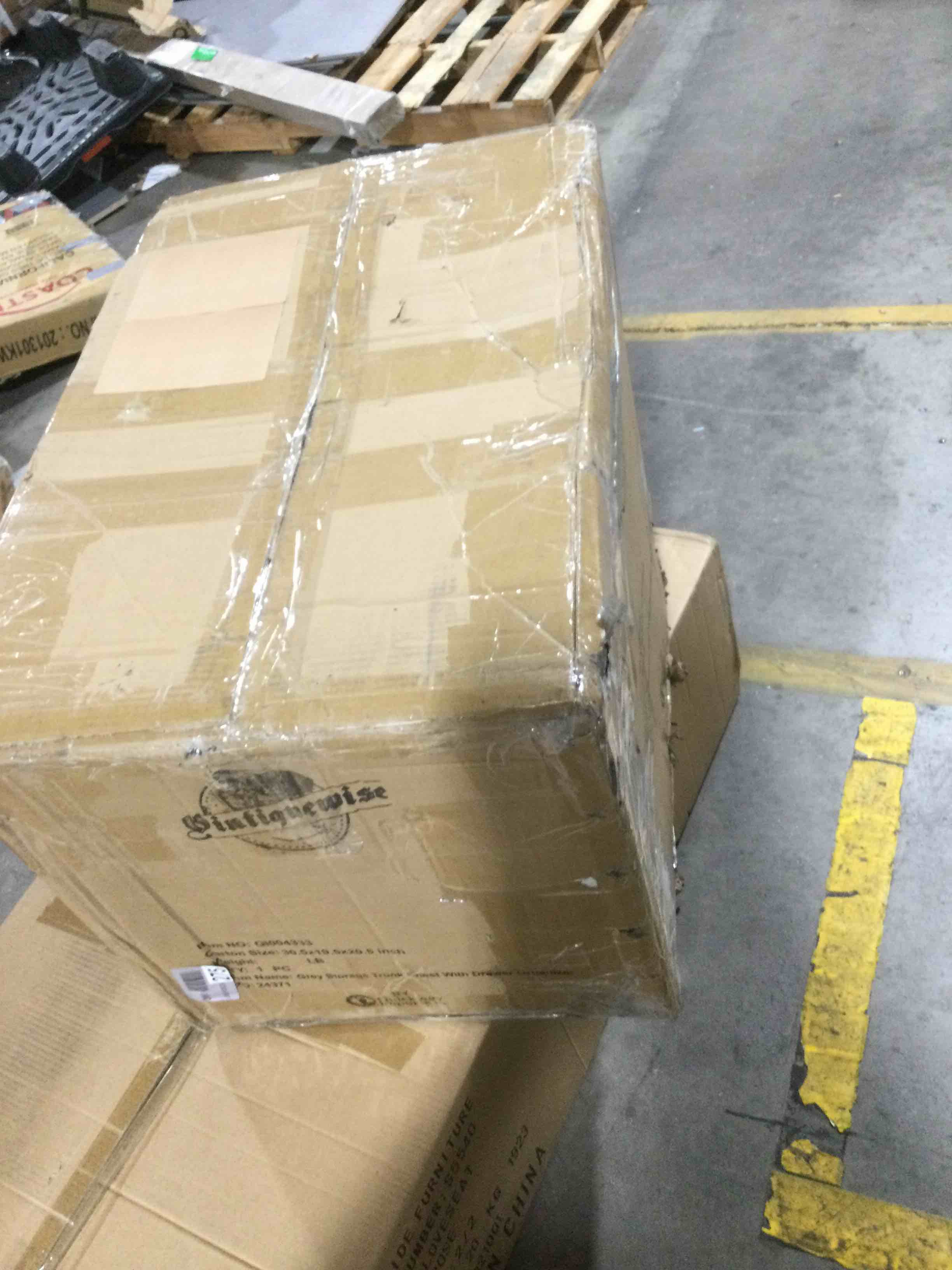https://s3.amazonaws.com/lotting-images-prod/bidfta/BLU5296312_1690036701242.jpeg