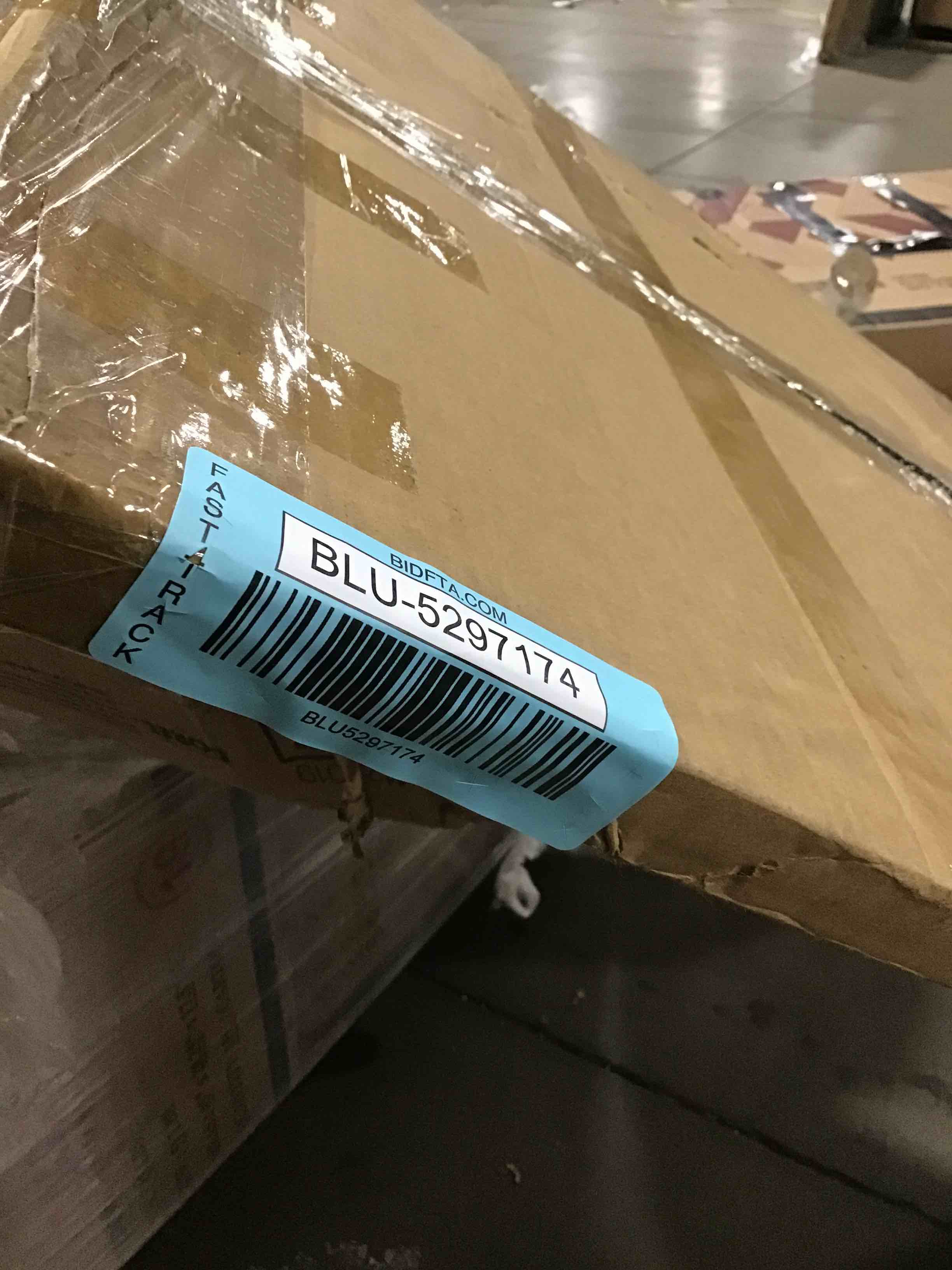 https://s3.amazonaws.com/lotting-images-prod/bidfta/BLU5297174_1689173668633.jpeg