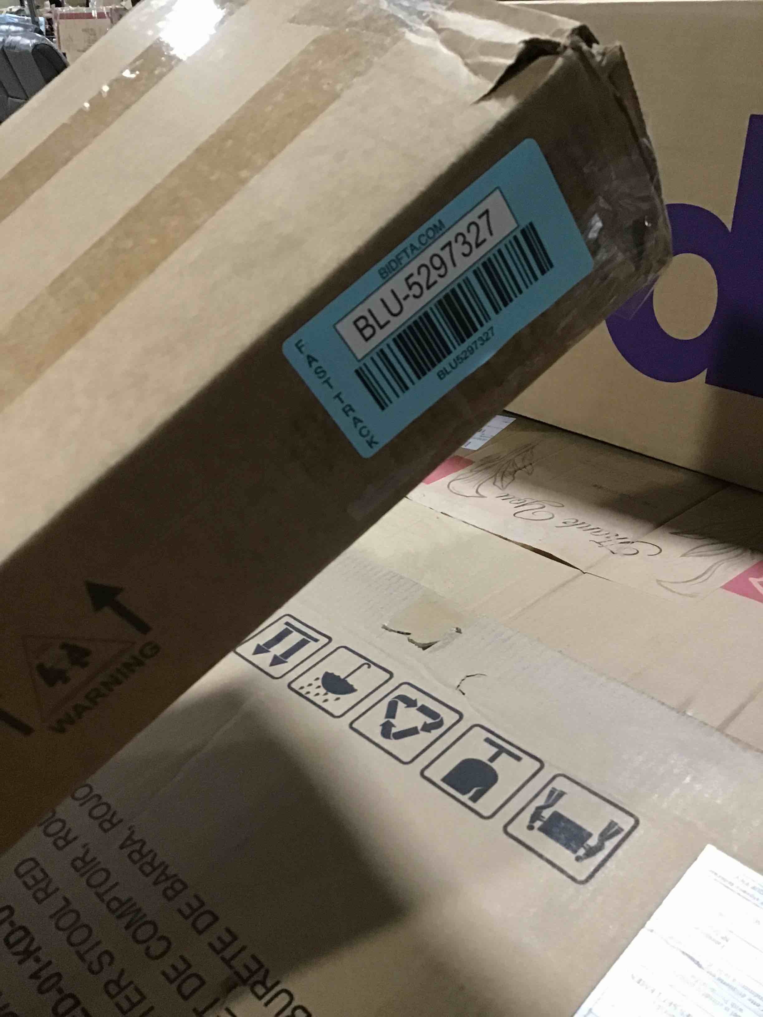 https://s3.amazonaws.com/lotting-images-prod/bidfta/BLU5297327_1689359496212.jpeg