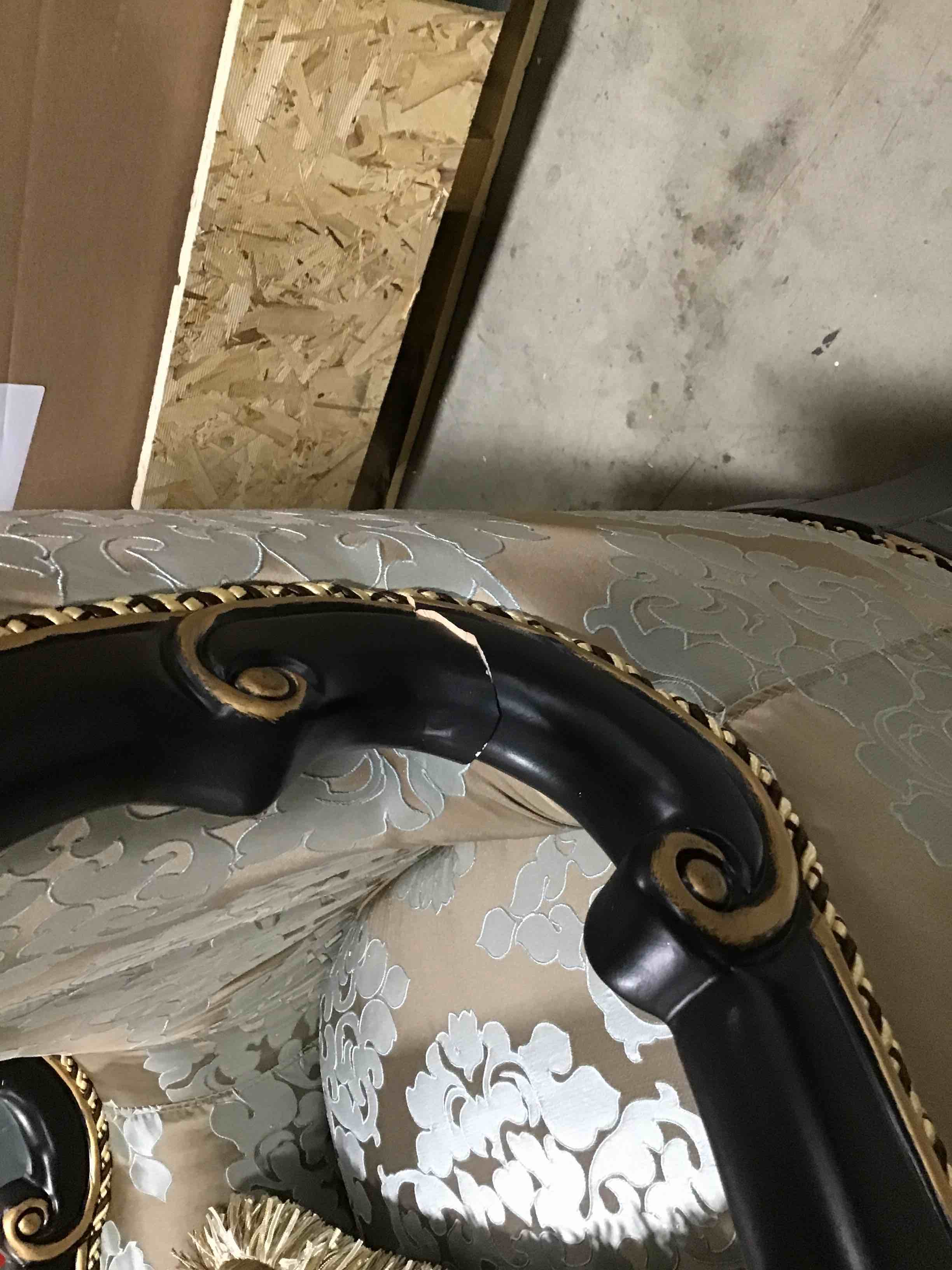 https://s3.amazonaws.com/lotting-images-prod/bidfta/BLU5298913_1689364053248.jpeg