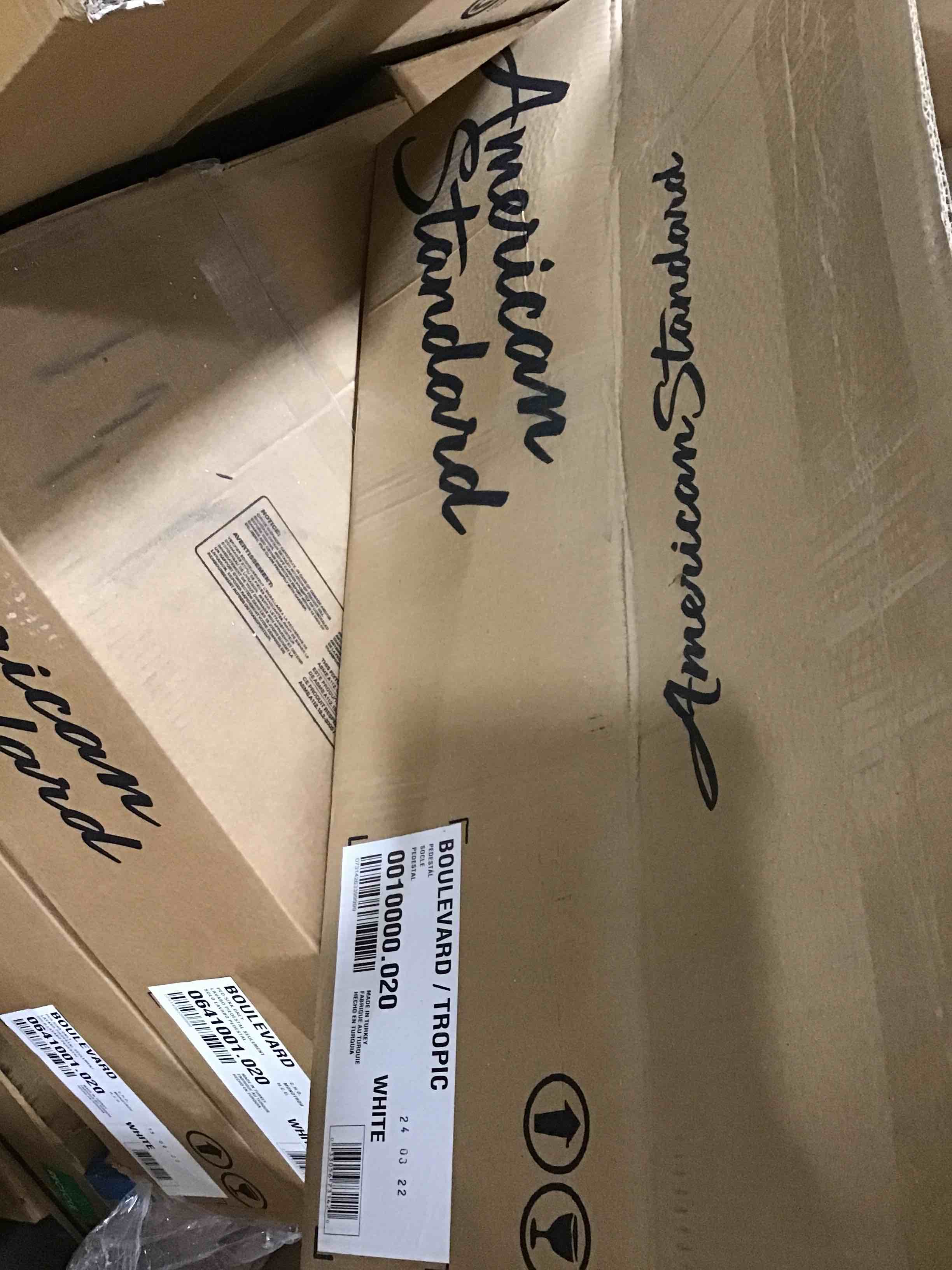 https://s3.amazonaws.com/lotting-images-prod/bidfta/BLU5299119_1689954362270.jpeg