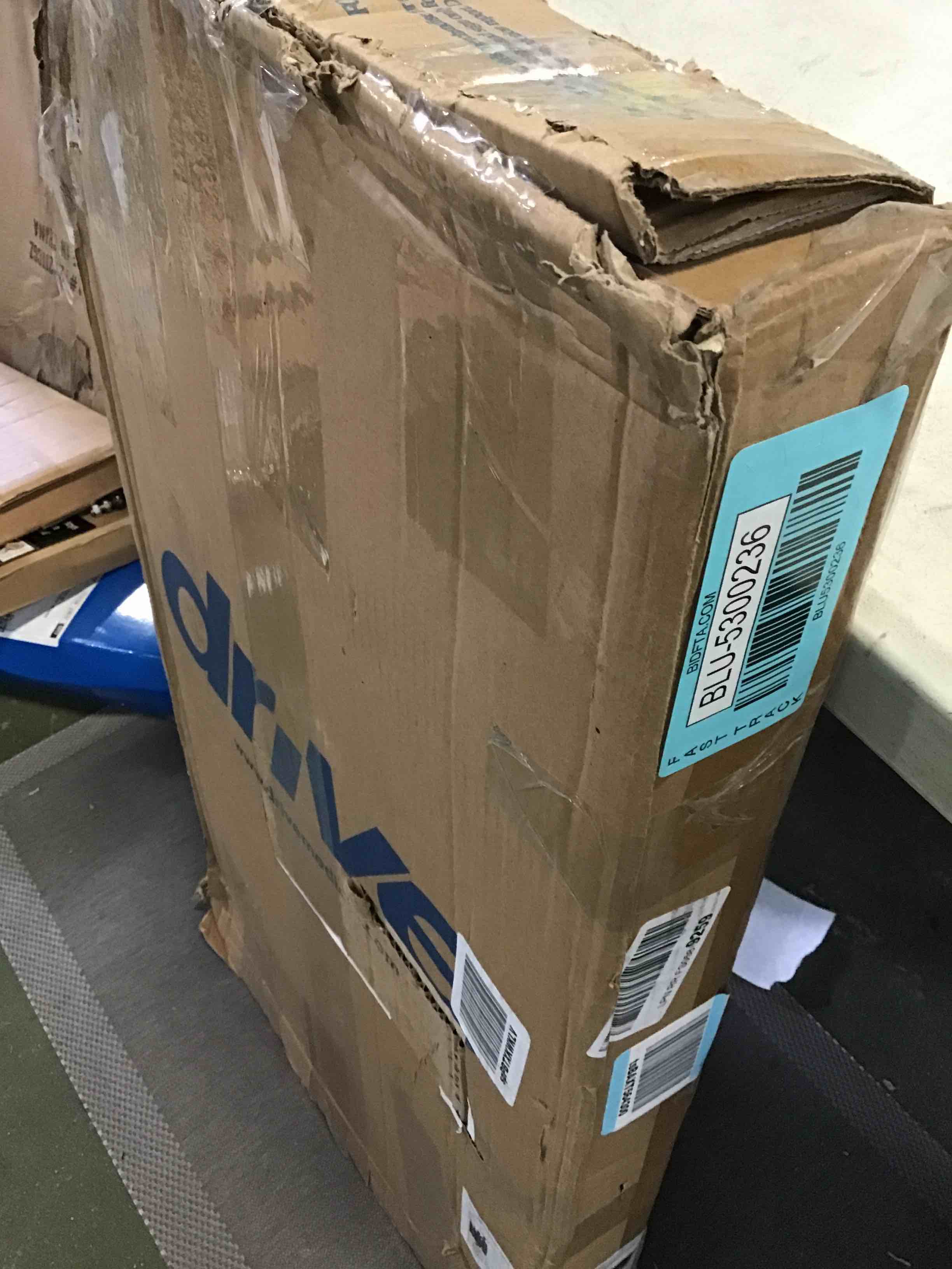 https://s3.amazonaws.com/lotting-images-prod/bidfta/BLU5300236_1689097948352.jpeg