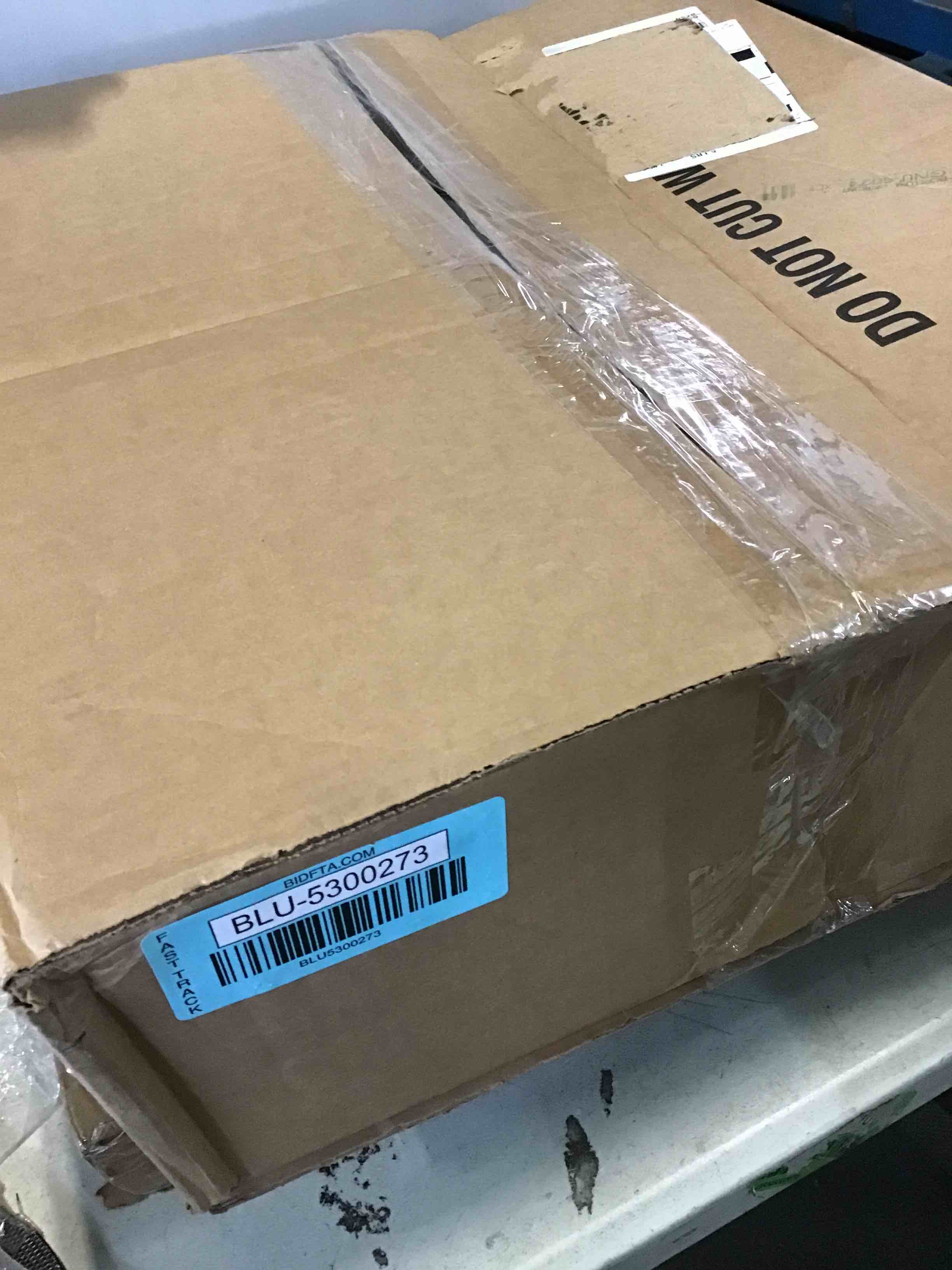 https://s3.amazonaws.com/lotting-images-prod/bidfta/BLU5300273_1689105021774.jpeg
