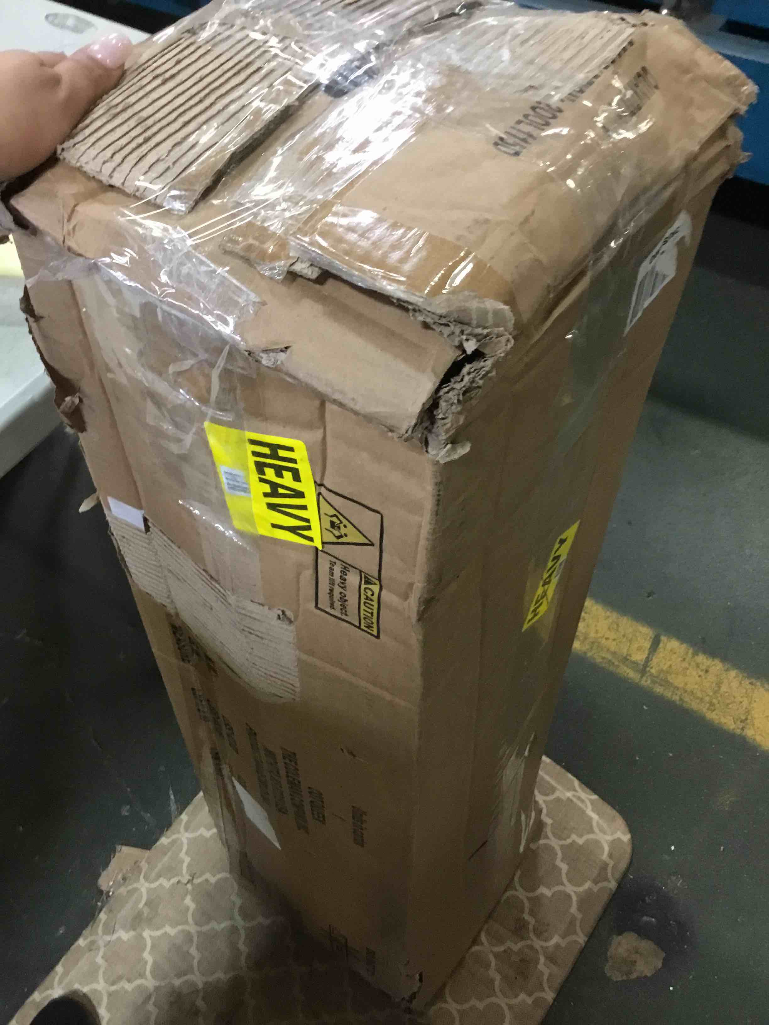 https://s3.amazonaws.com/lotting-images-prod/bidfta/BLU5305368_1690388875793.jpeg