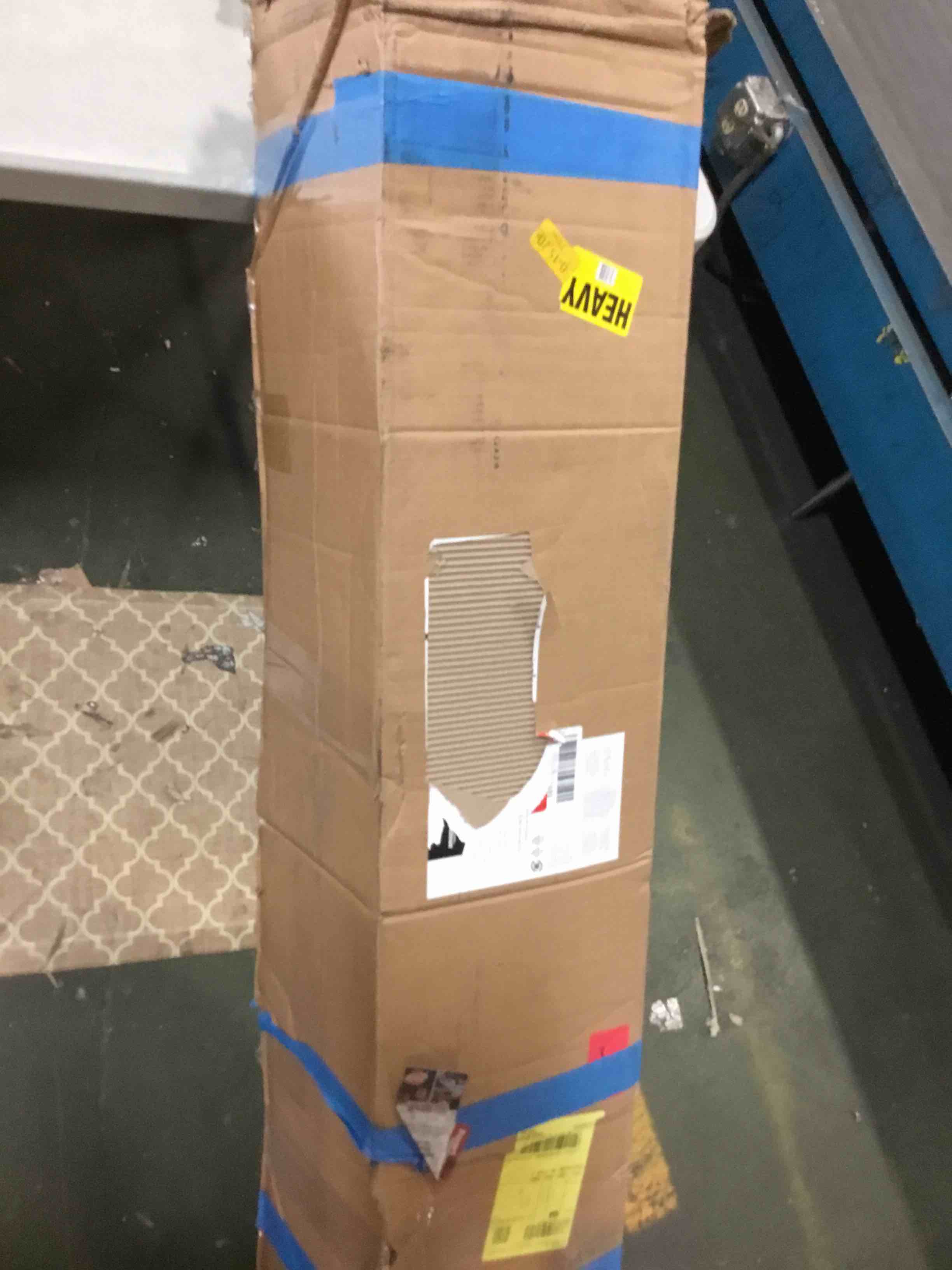 https://s3.amazonaws.com/lotting-images-prod/bidfta/BLU5305437_1690402949251.jpeg