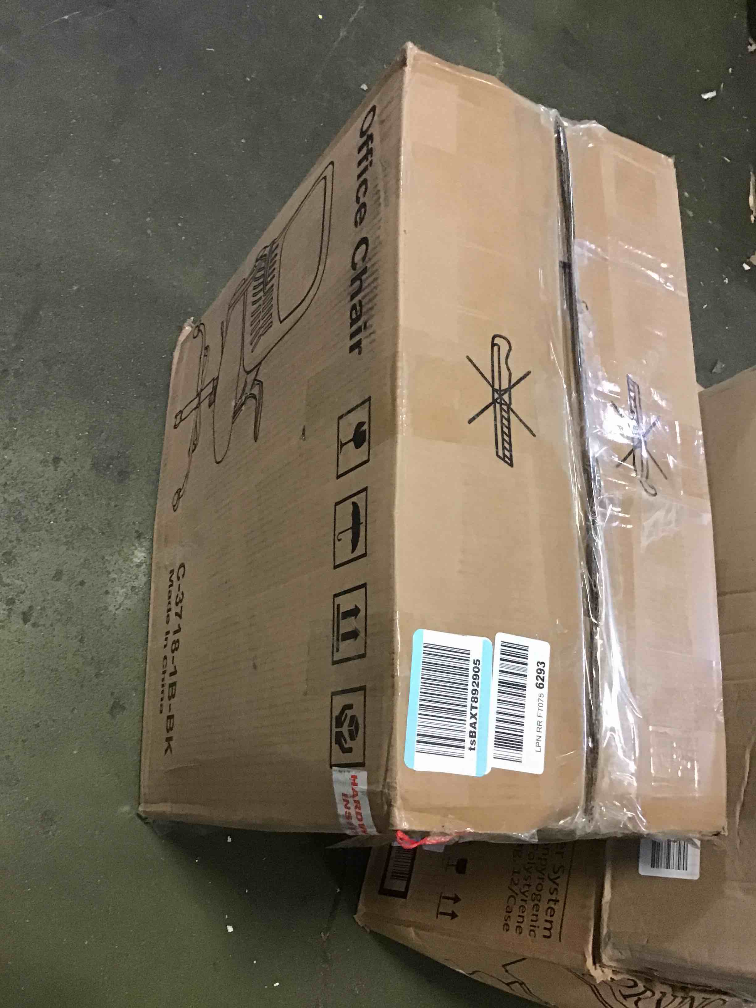 https://s3.amazonaws.com/lotting-images-prod/bidfta/BLU5310261_1690213236393.jpeg