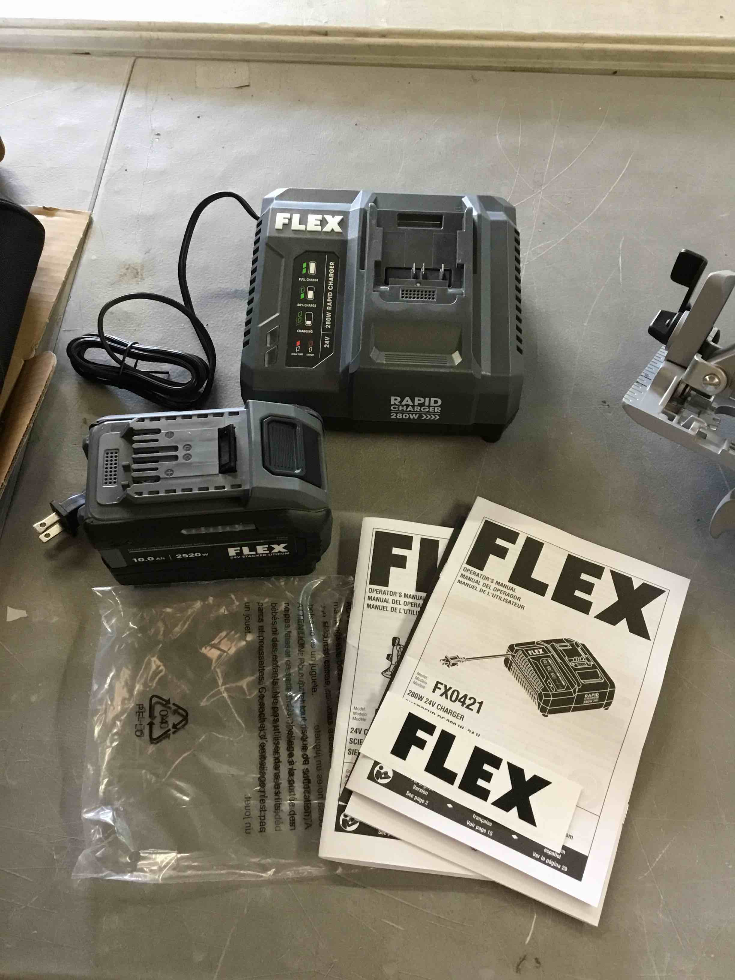 https://s3.amazonaws.com/lotting-images-prod/bidfta/BLU5317166_1692714788756.jpeg