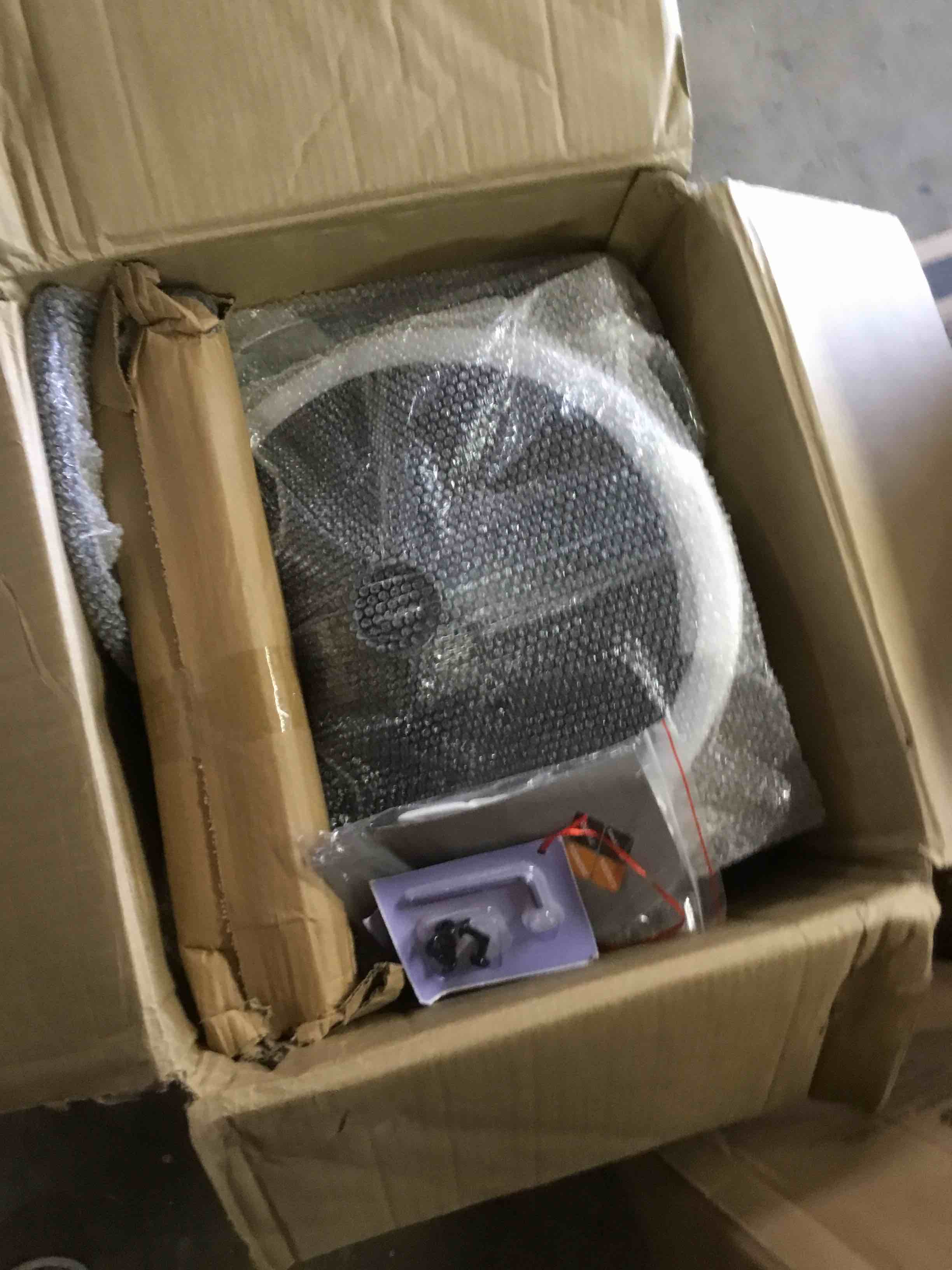 https://s3.amazonaws.com/lotting-images-prod/bidfta/BLU5317528_1695835717571.jpeg