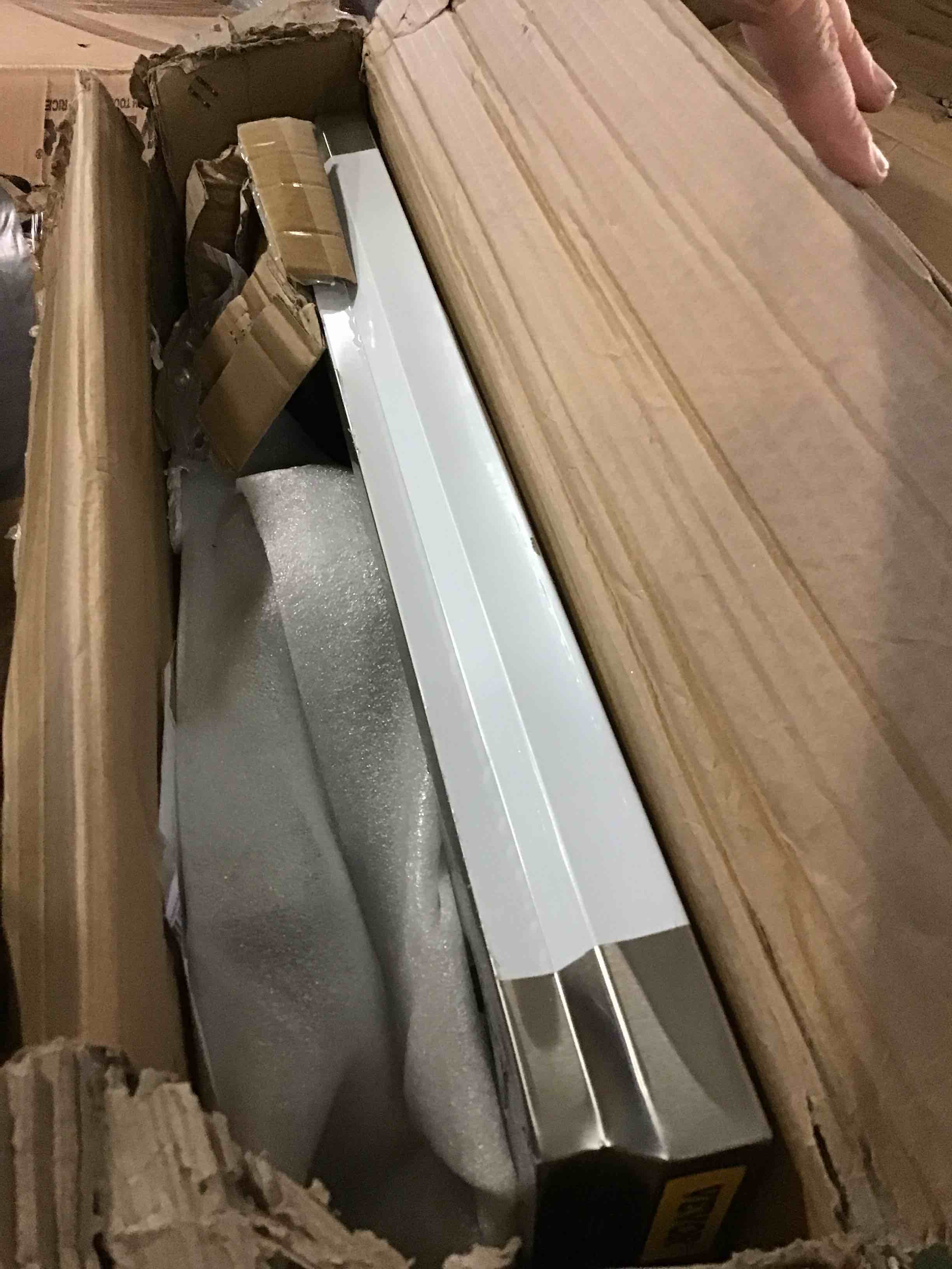 https://s3.amazonaws.com/lotting-images-prod/bidfta/BLU5321729_1690458504536.jpeg