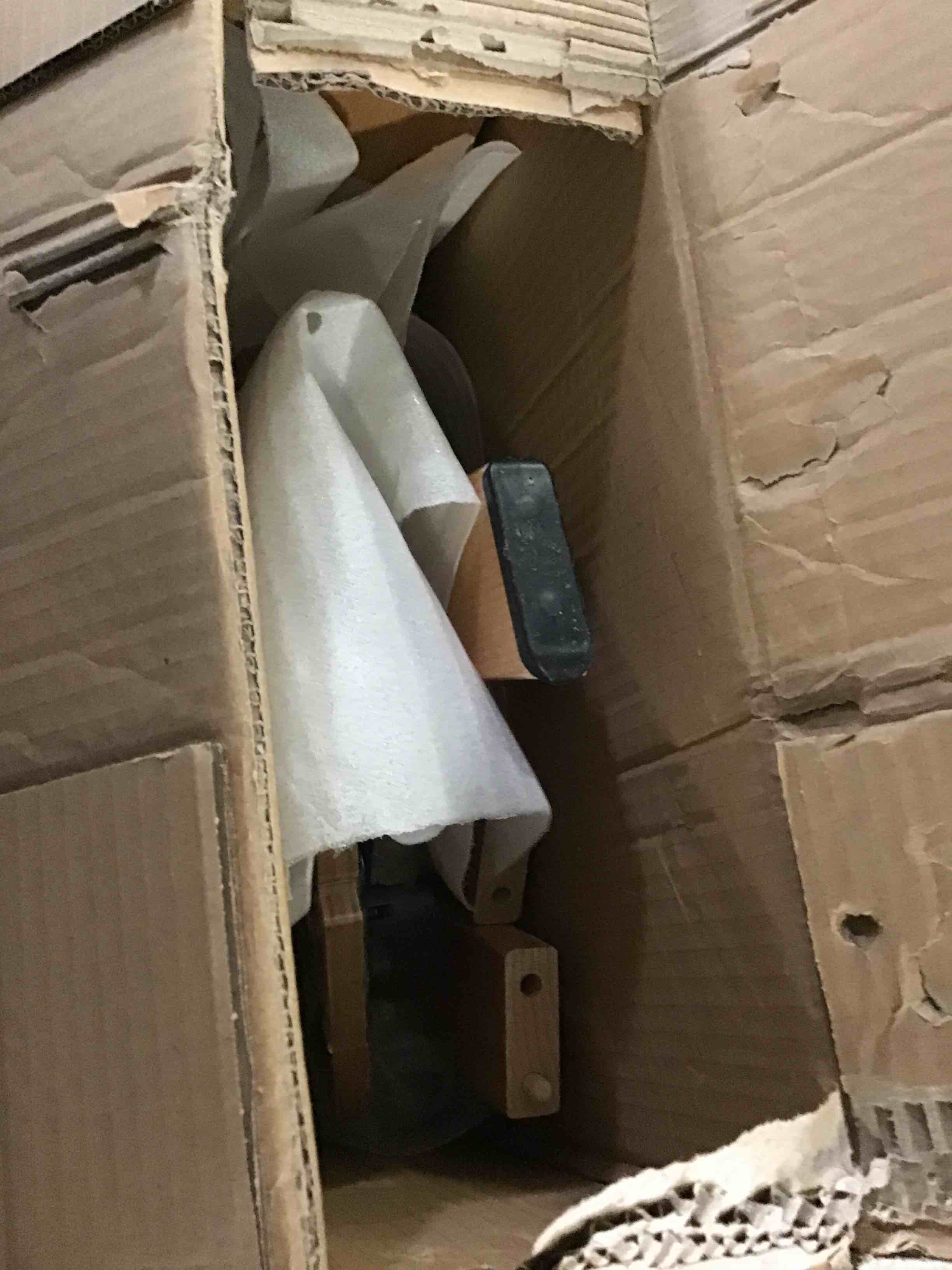 https://s3.amazonaws.com/lotting-images-prod/bidfta/BLU5321762_1690463743335.jpeg
