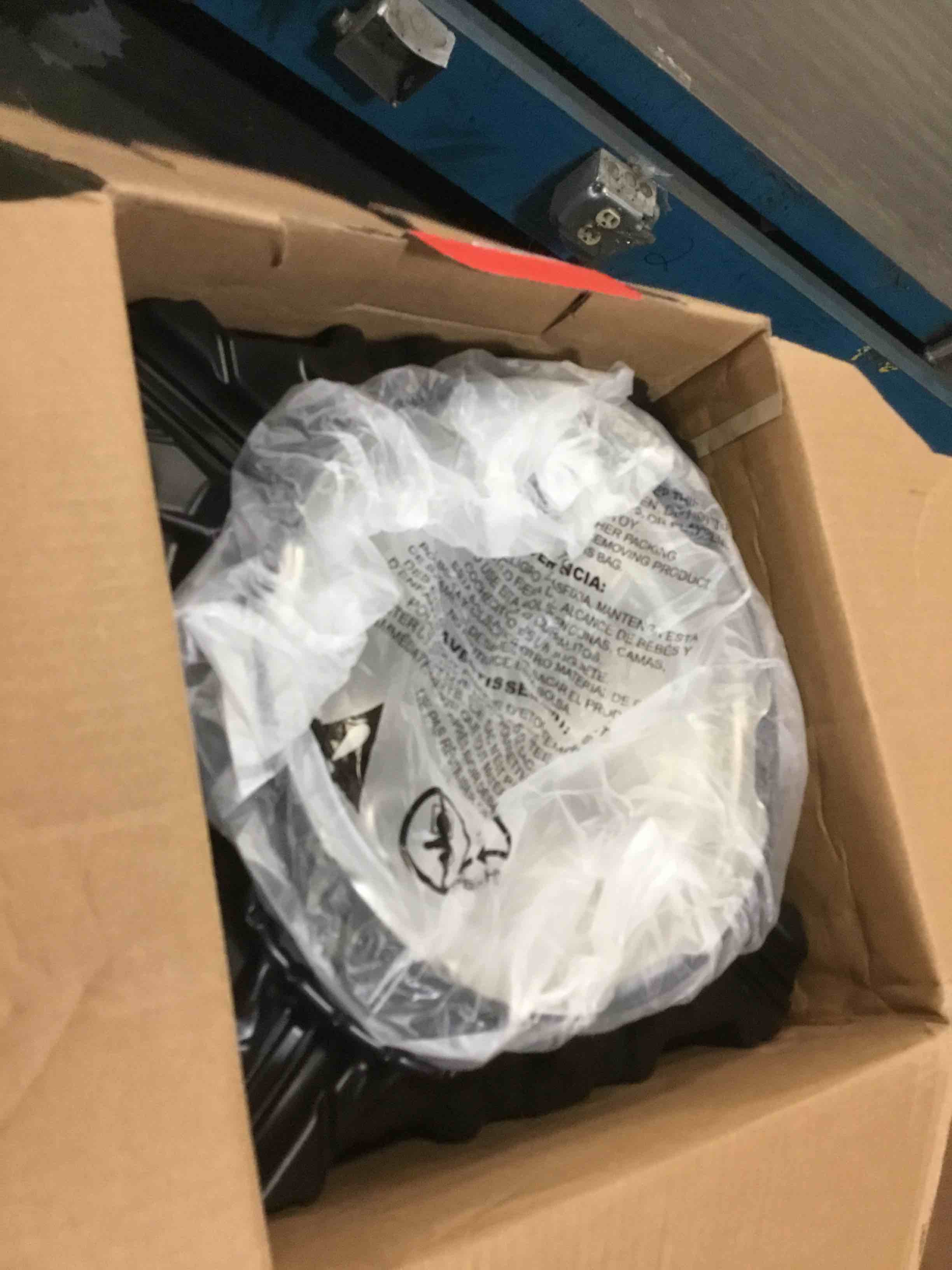 https://s3.amazonaws.com/lotting-images-prod/bidfta/BLU5321999_1690555281441.jpeg