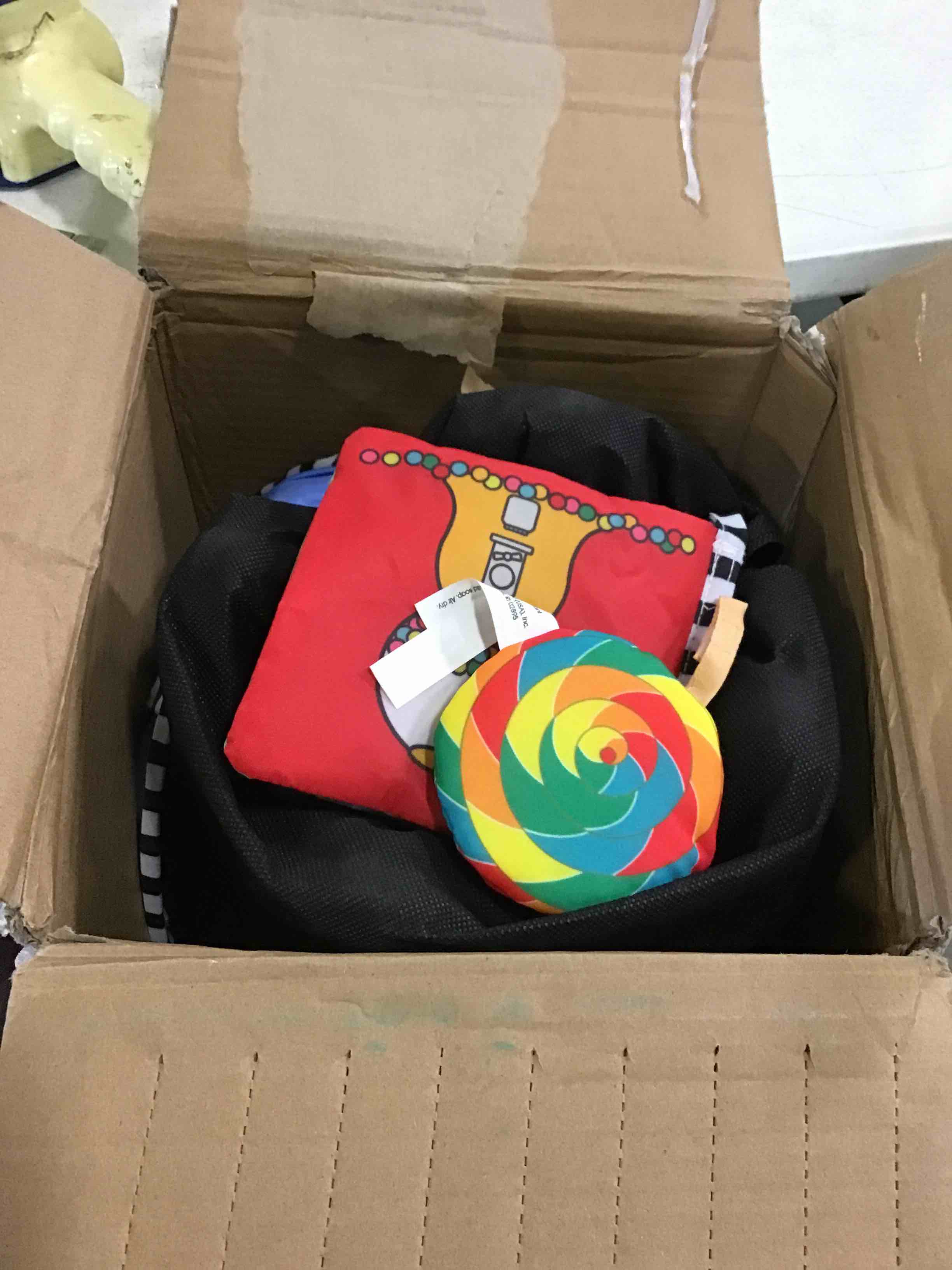 https://s3.amazonaws.com/lotting-images-prod/bidfta/BLU5322185_1690813596091.jpeg