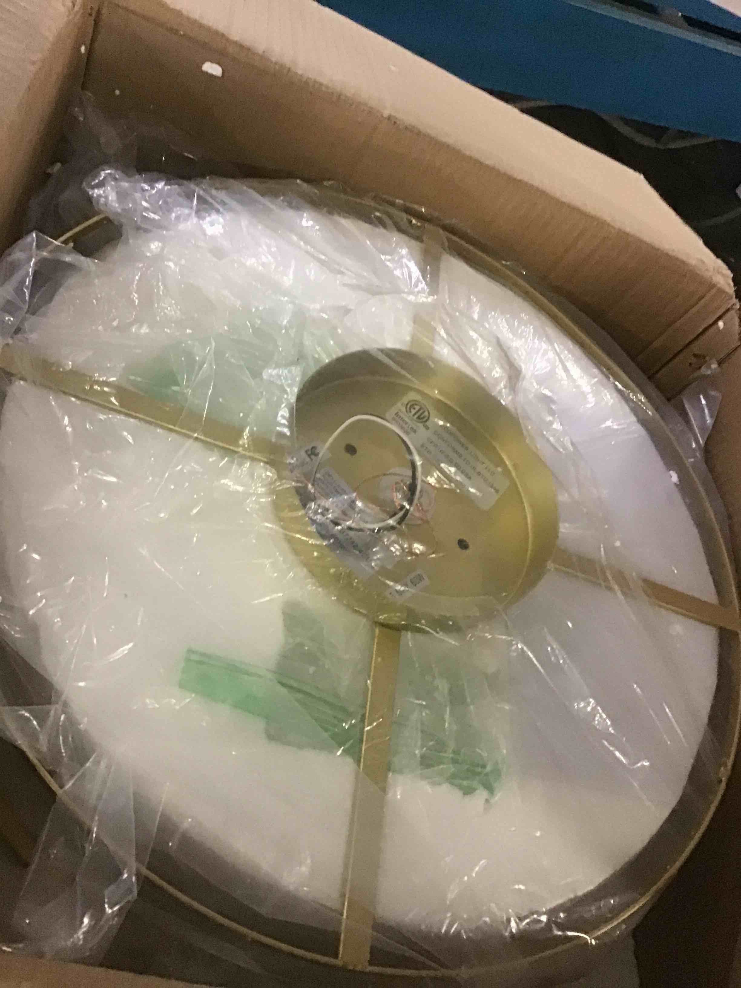 https://s3.amazonaws.com/lotting-images-prod/bidfta/BLU5324554_1692128242605.jpeg