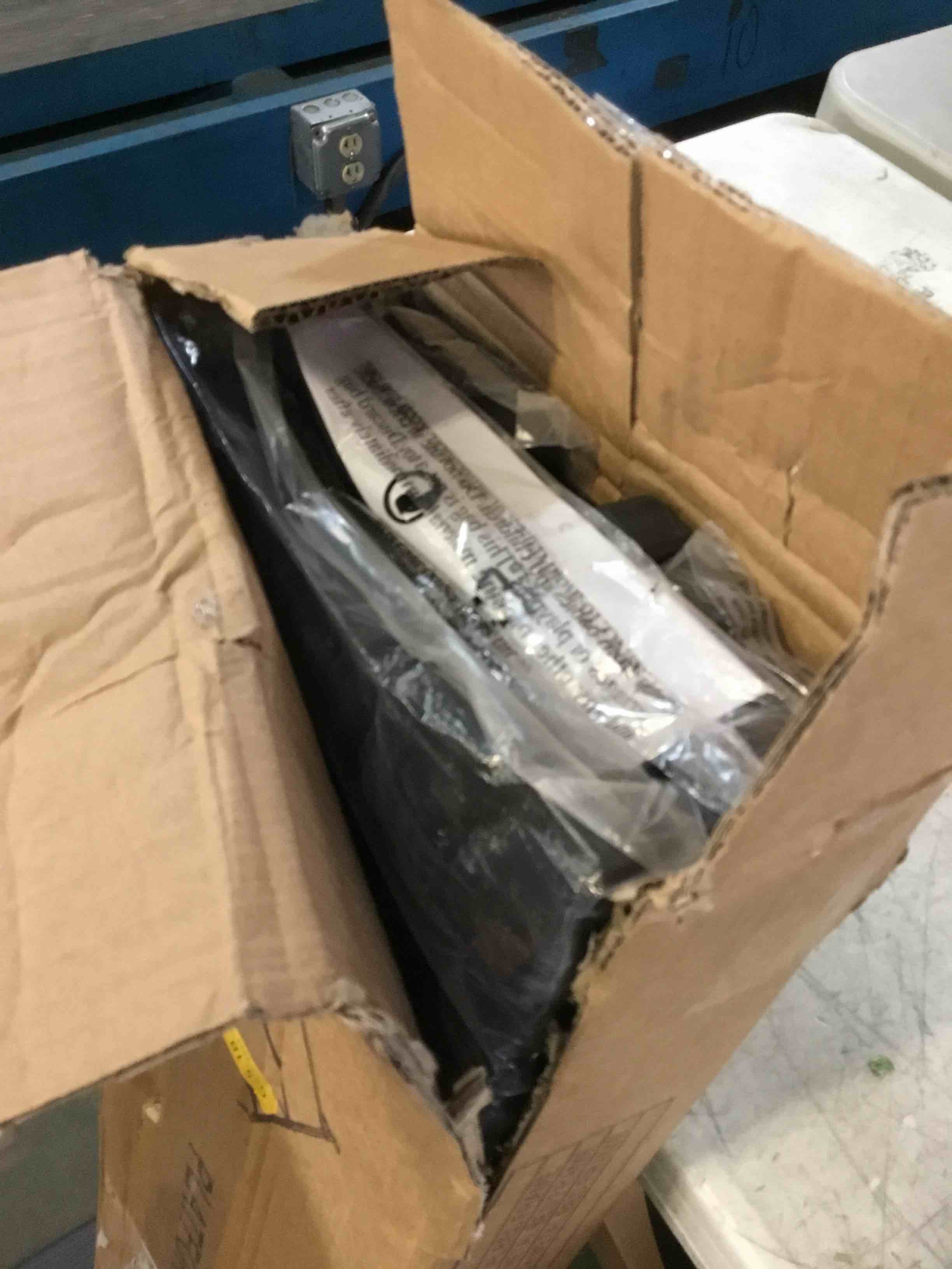 https://s3.amazonaws.com/lotting-images-prod/bidfta/BLU5327013_1691583907524.jpeg