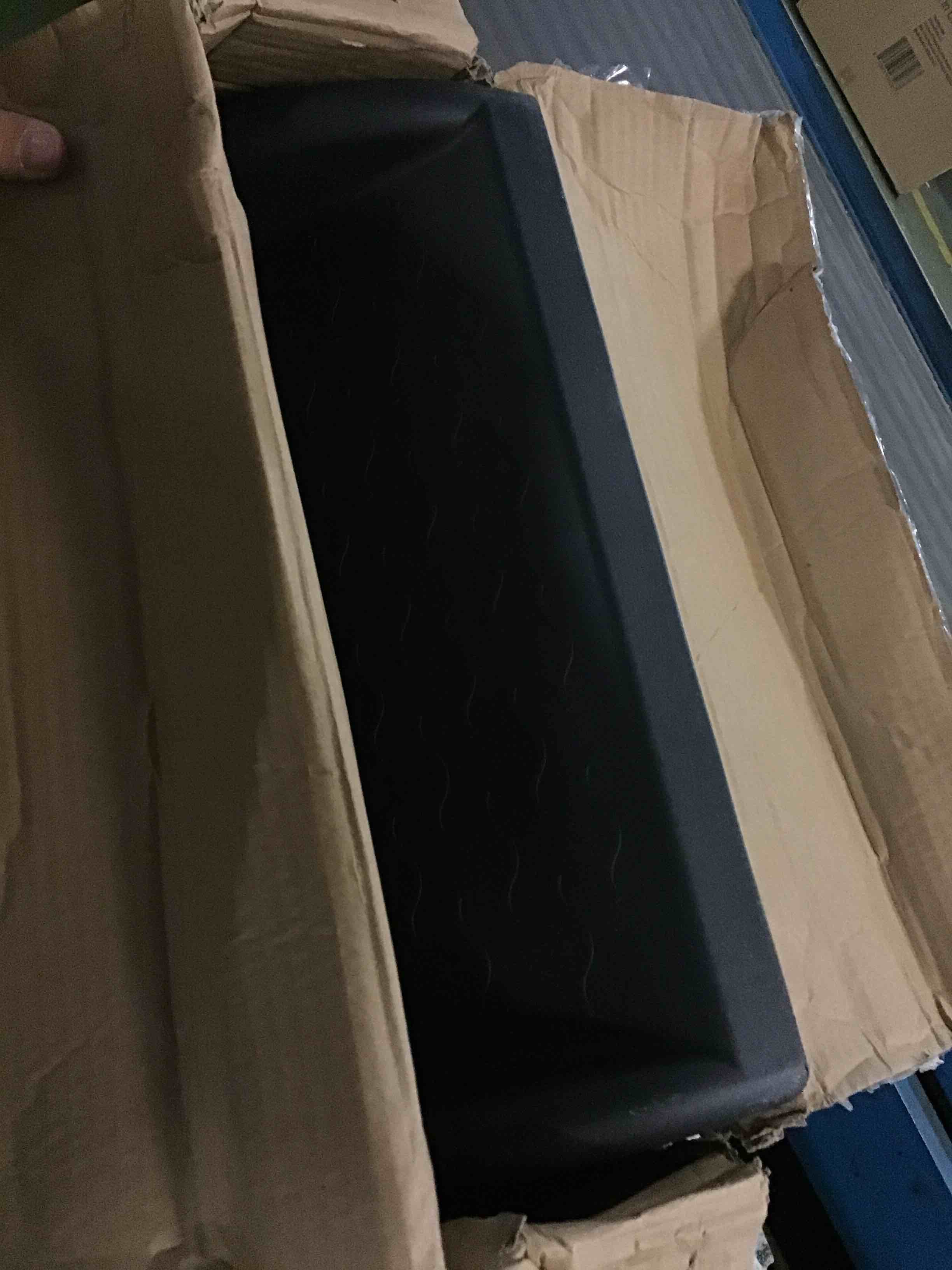 https://s3.amazonaws.com/lotting-images-prod/bidfta/BLU5327691_1692016413821.jpeg