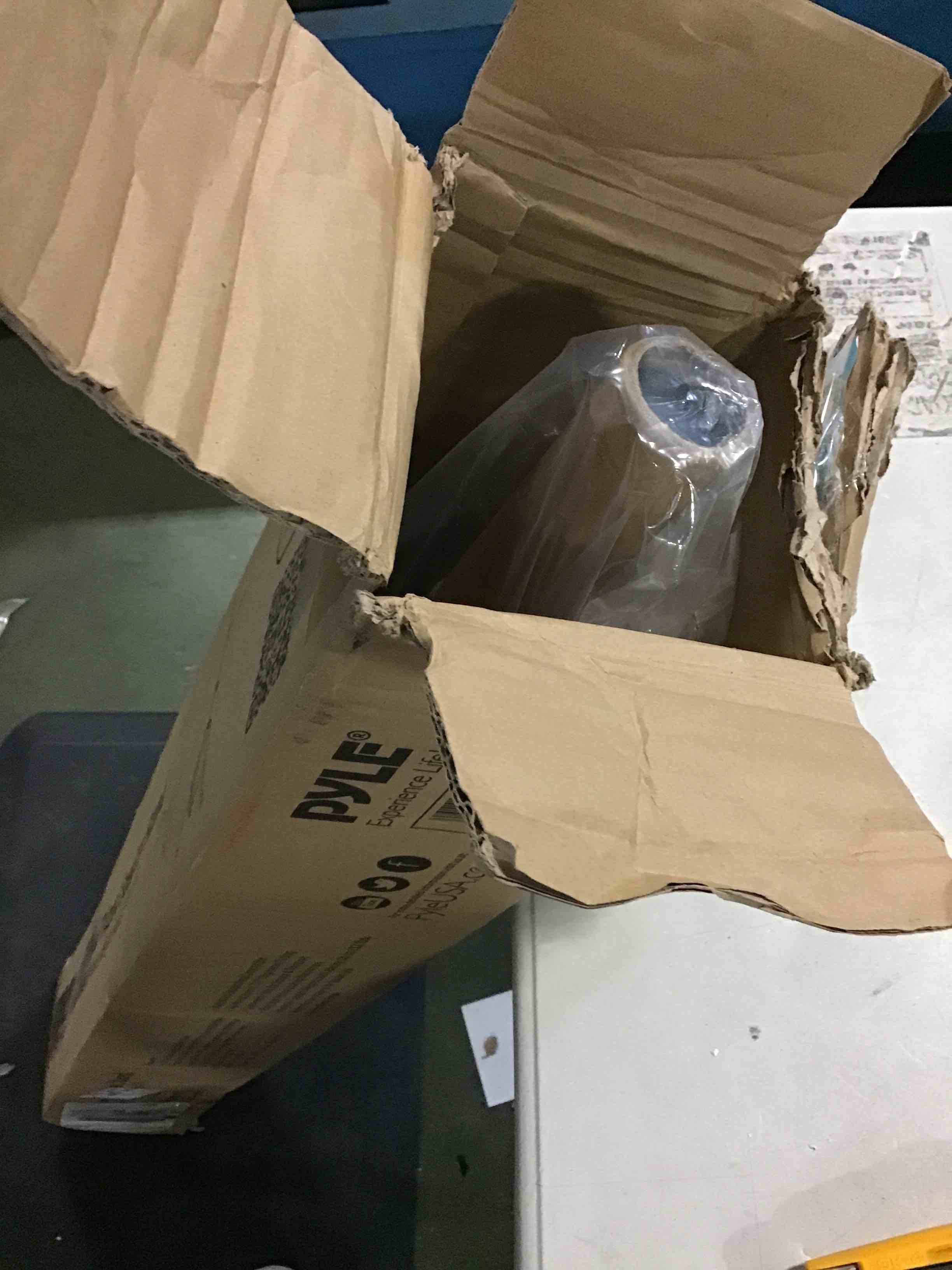 https://s3.amazonaws.com/lotting-images-prod/bidfta/BLU5327708_1692019033276.jpeg