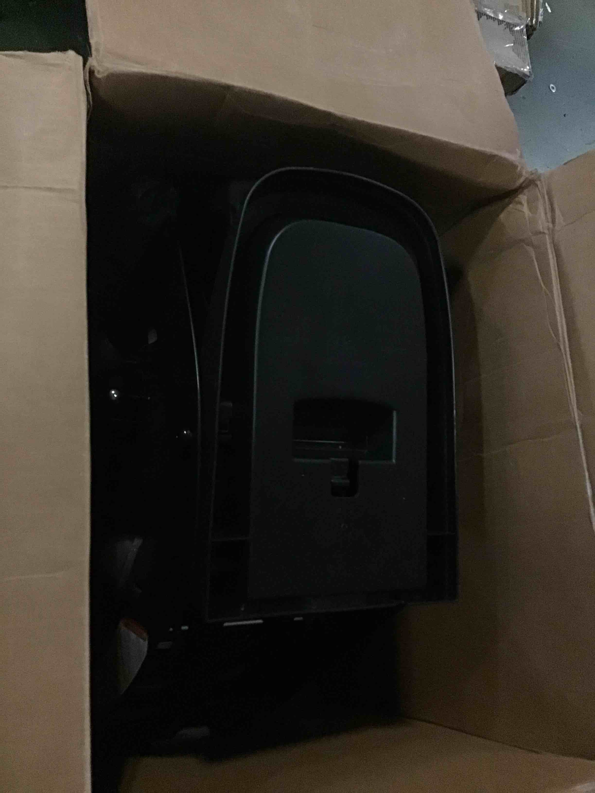 https://s3.amazonaws.com/lotting-images-prod/bidfta/BLU5327767_1692030913634.jpeg