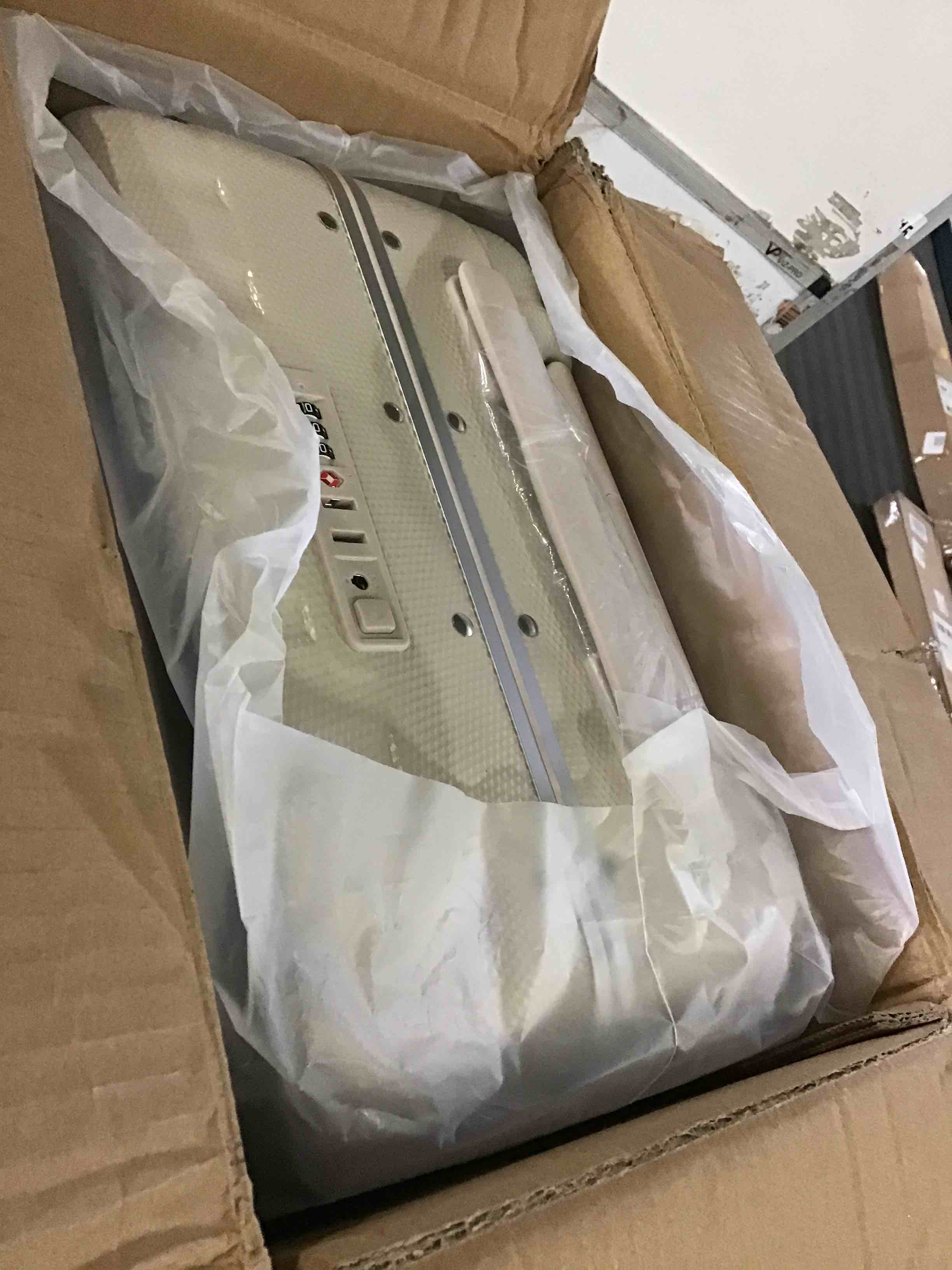 https://s3.amazonaws.com/lotting-images-prod/bidfta/BLU5327993_1692123836381.jpeg