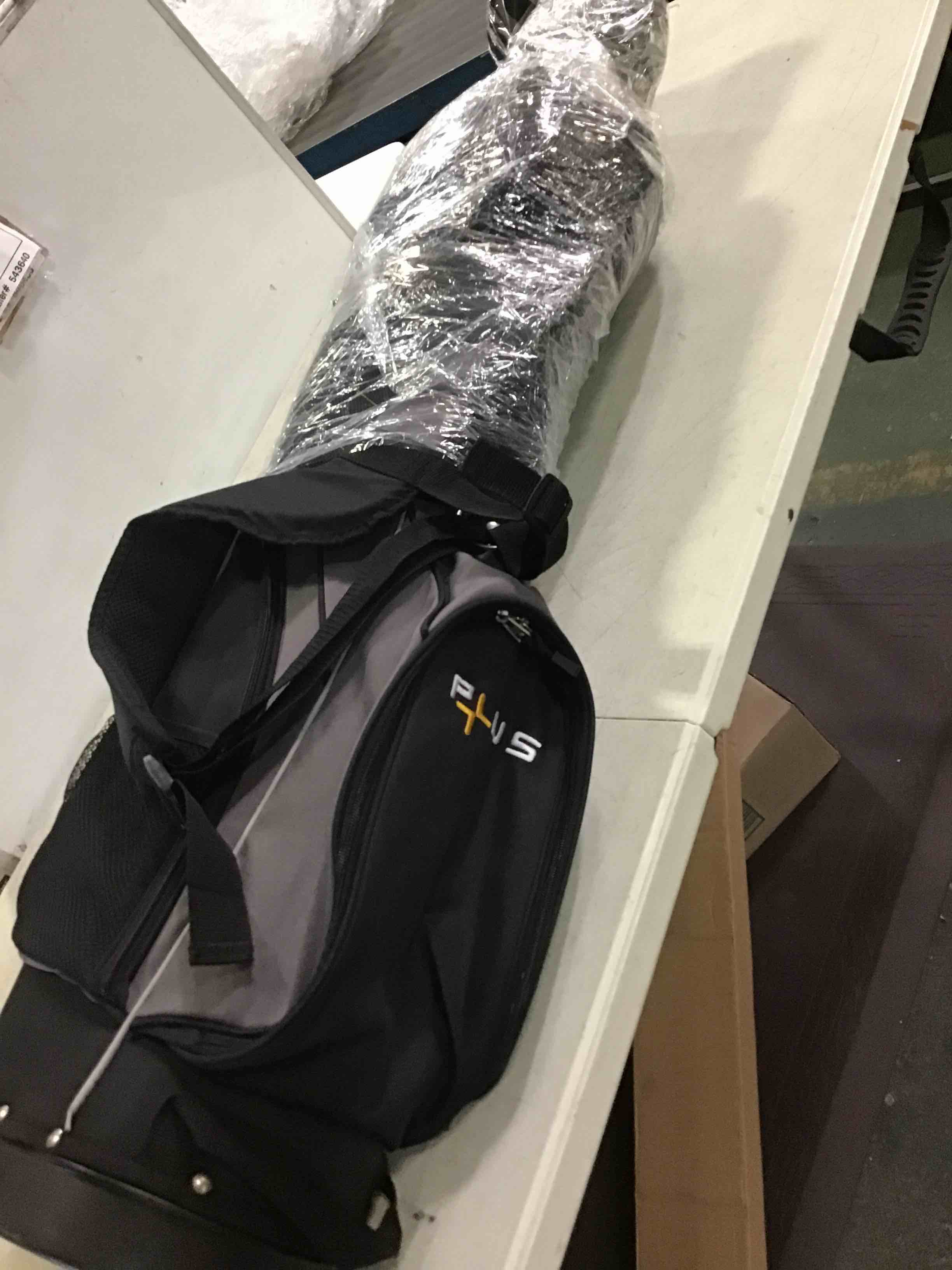 https://s3.amazonaws.com/lotting-images-prod/bidfta/BLU5330287_1692205965928.jpeg