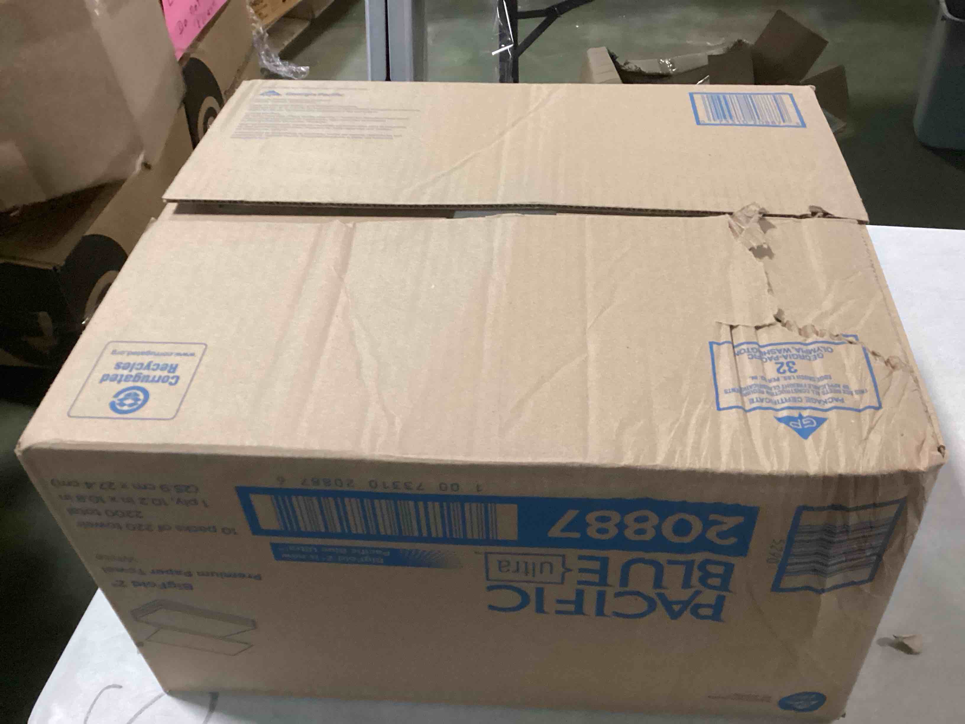 https://s3.amazonaws.com/lotting-images-prod/bidfta/BLU5337116_1703249317790.jpeg