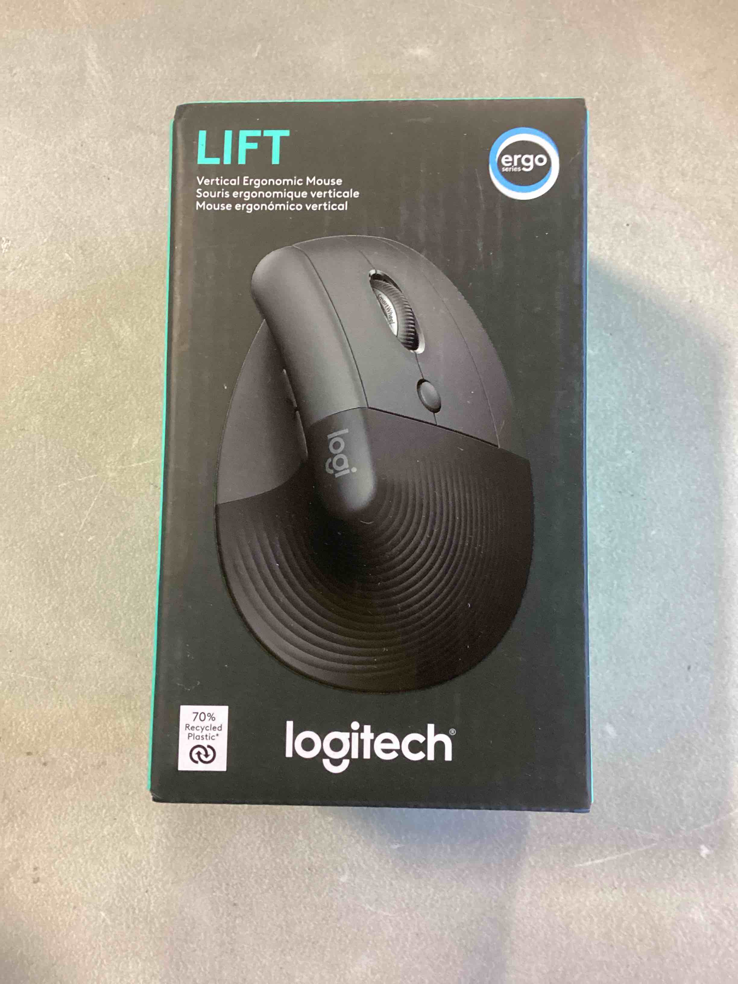 https://s3.amazonaws.com/lotting-images-prod/bidfta/BLU5338484_1702483684281.jpeg