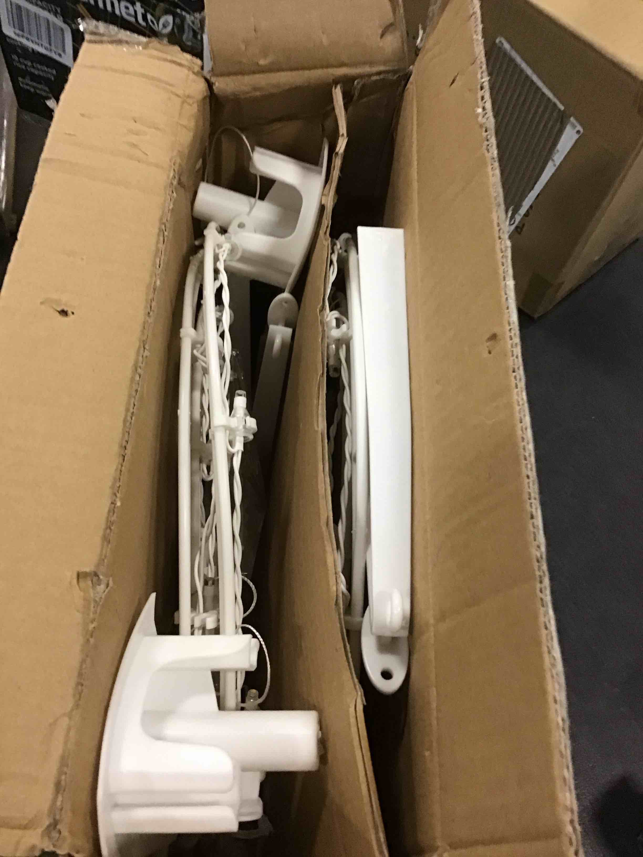 https://s3.amazonaws.com/lotting-images-prod/bidfta/BLU5339339_1703252695907.jpeg