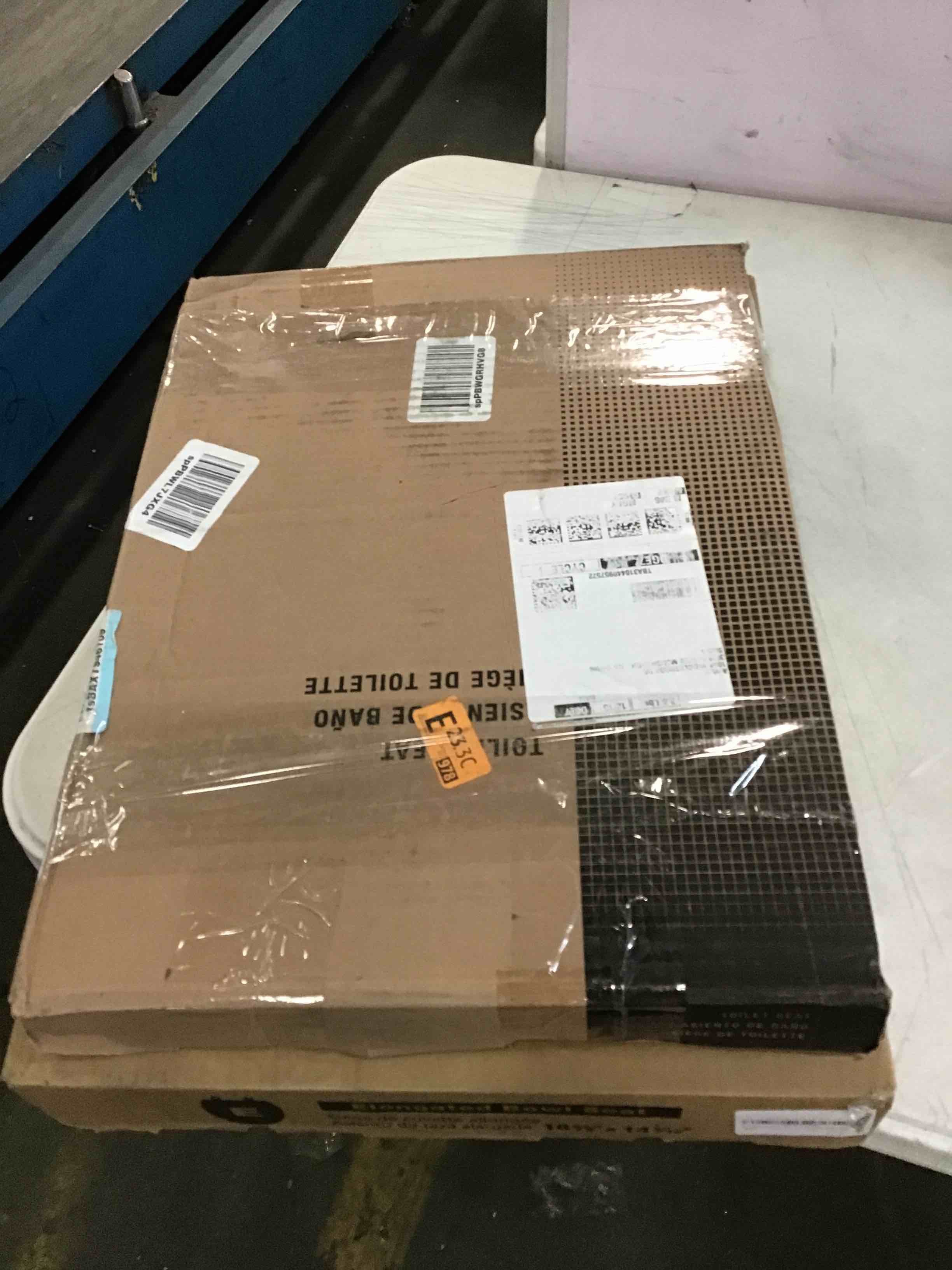 https://s3.amazonaws.com/lotting-images-prod/bidfta/BLU5339962_1703711314845.jpeg