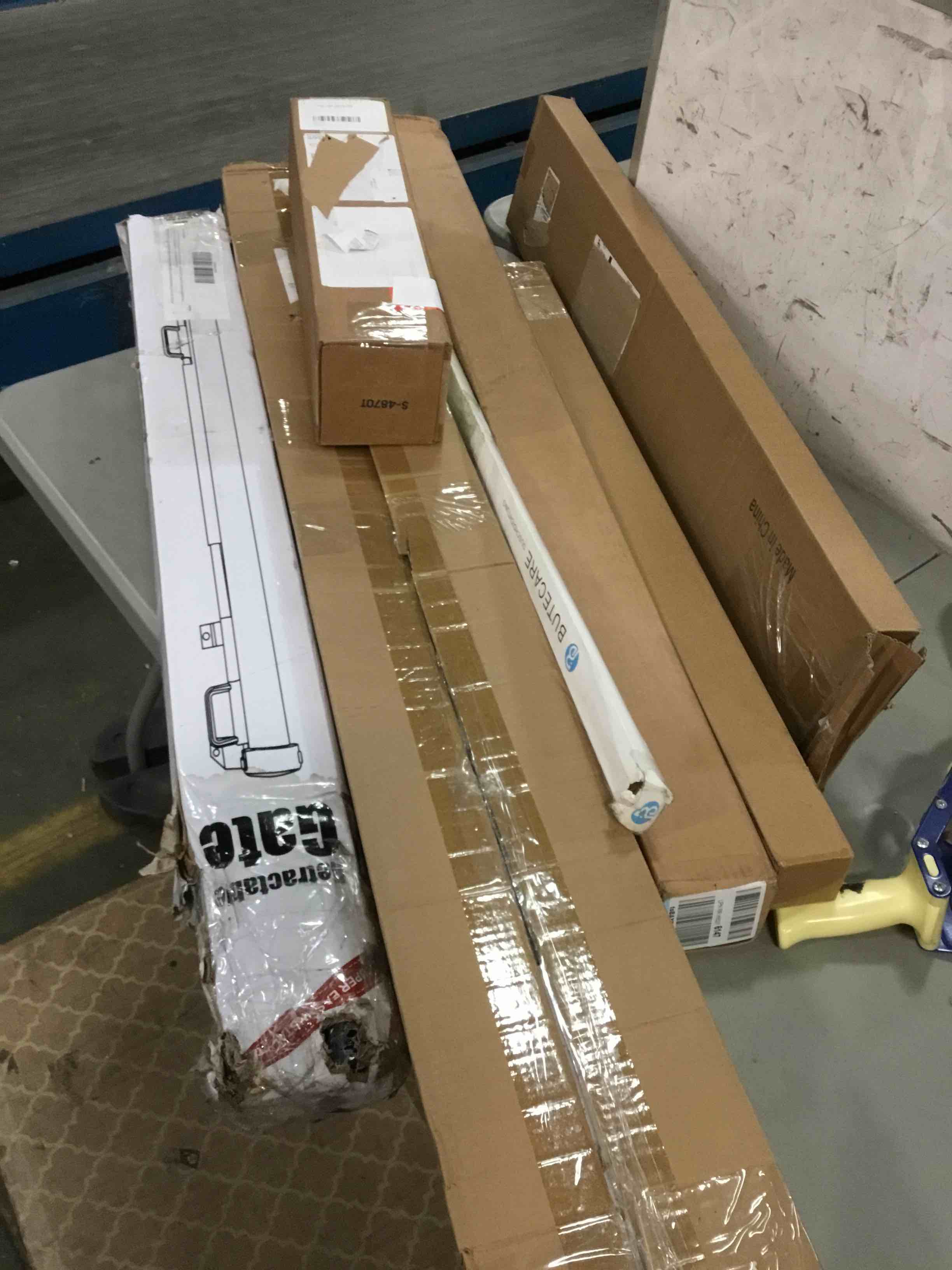 Assorted of Products for the Maintenance or Decoration of the Home (it can include a variety of sizes and models)