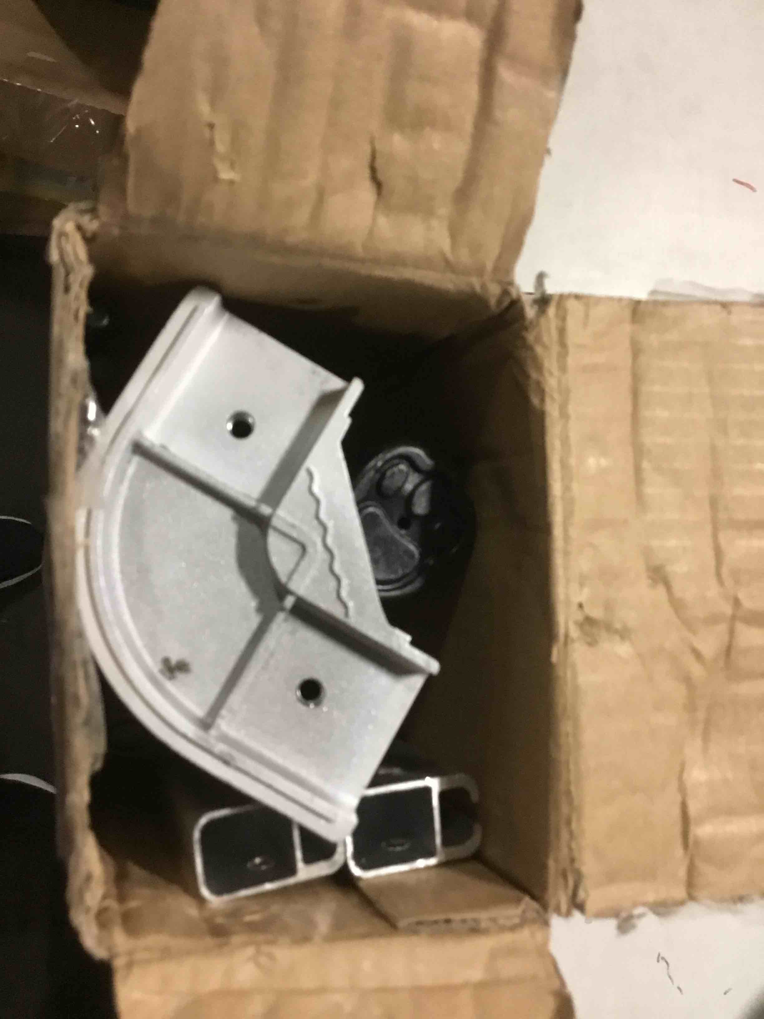 https://s3.amazonaws.com/lotting-images-prod/bidfta/BLU5342177_1702383483559.jpeg