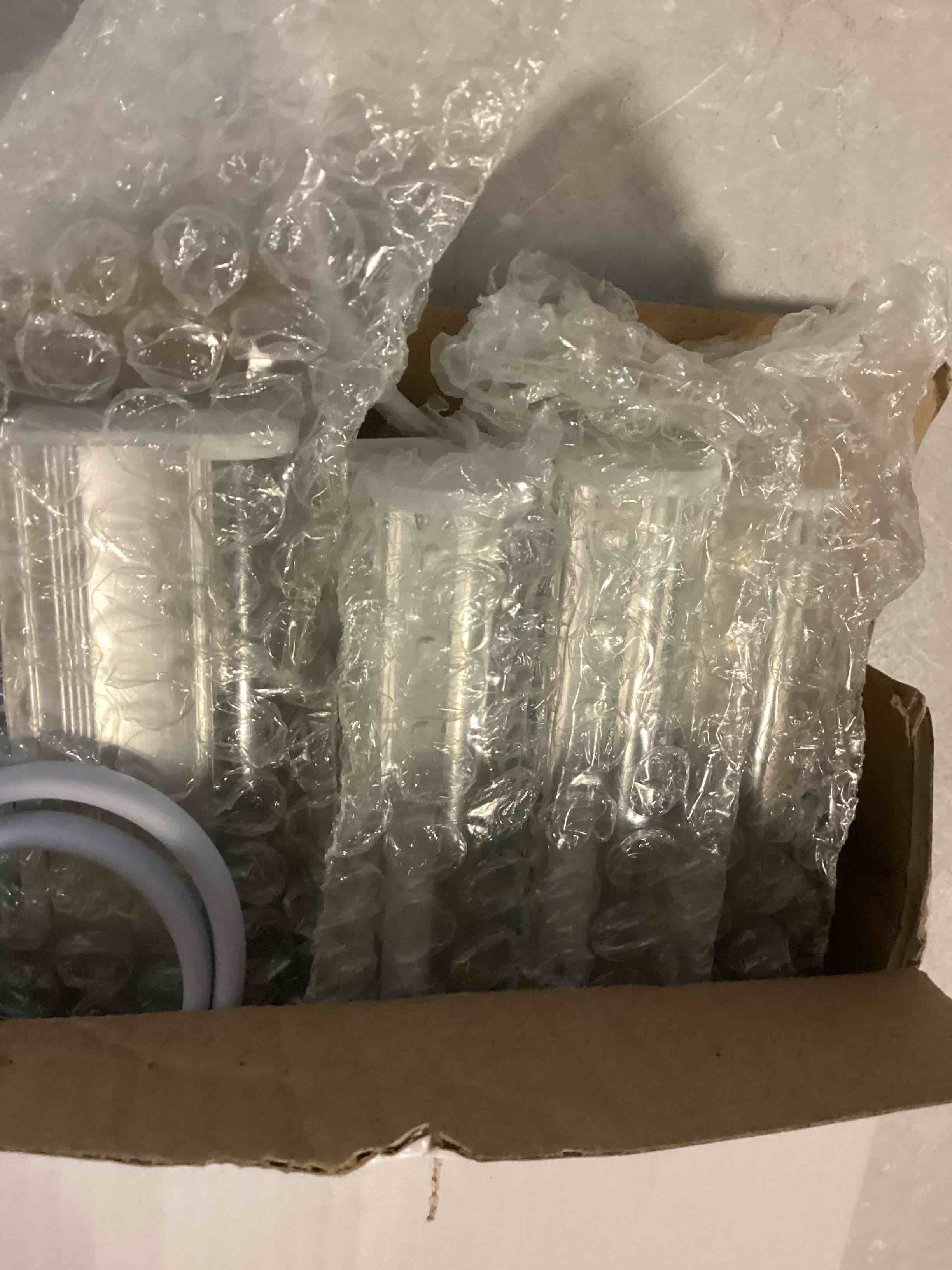 https://s3.amazonaws.com/lotting-images-prod/bidfta/BLU5343752_1702494565188.jpeg