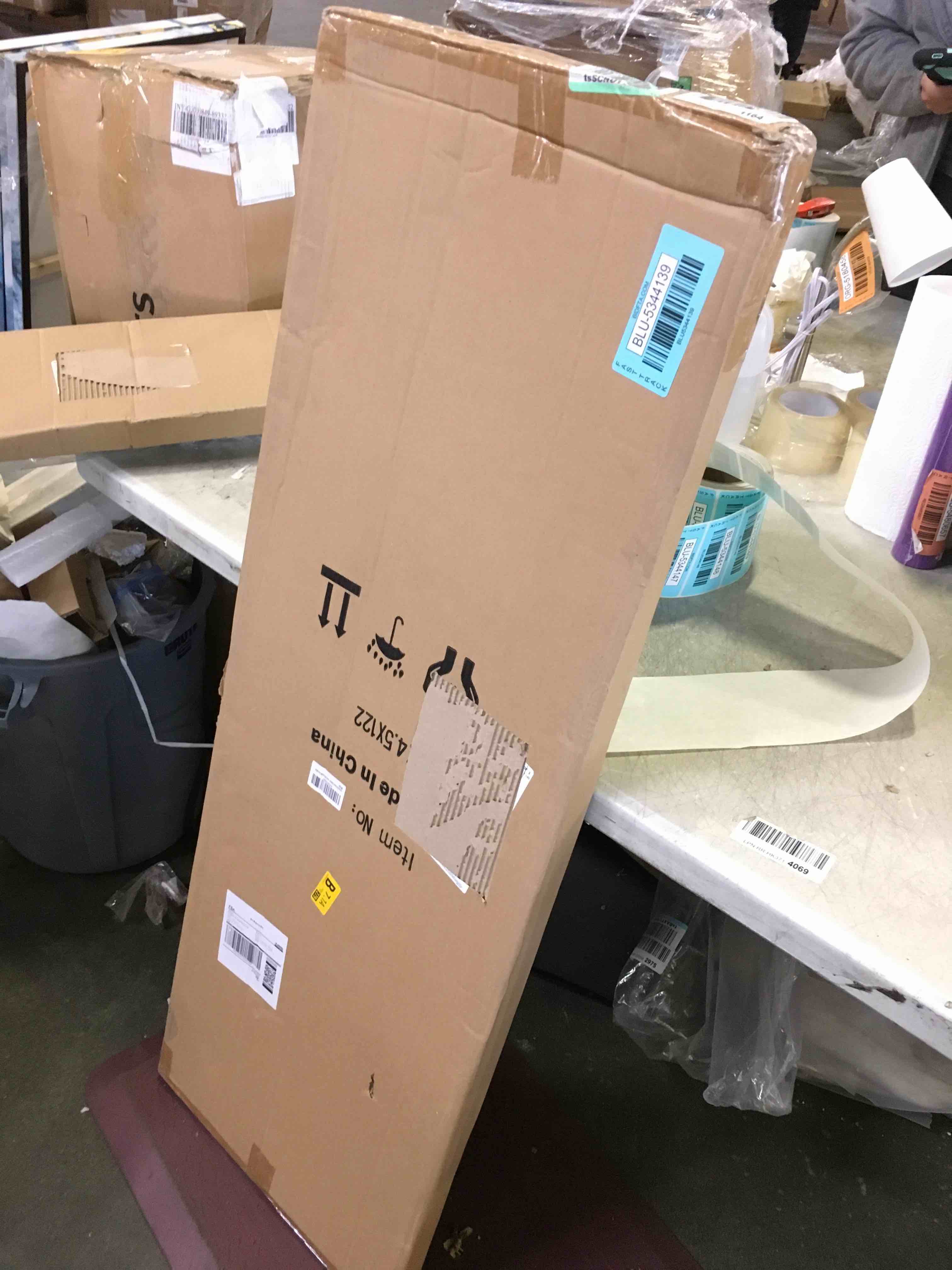 https://s3.amazonaws.com/lotting-images-prod/bidfta/BLU5344139_1702657540616.jpeg