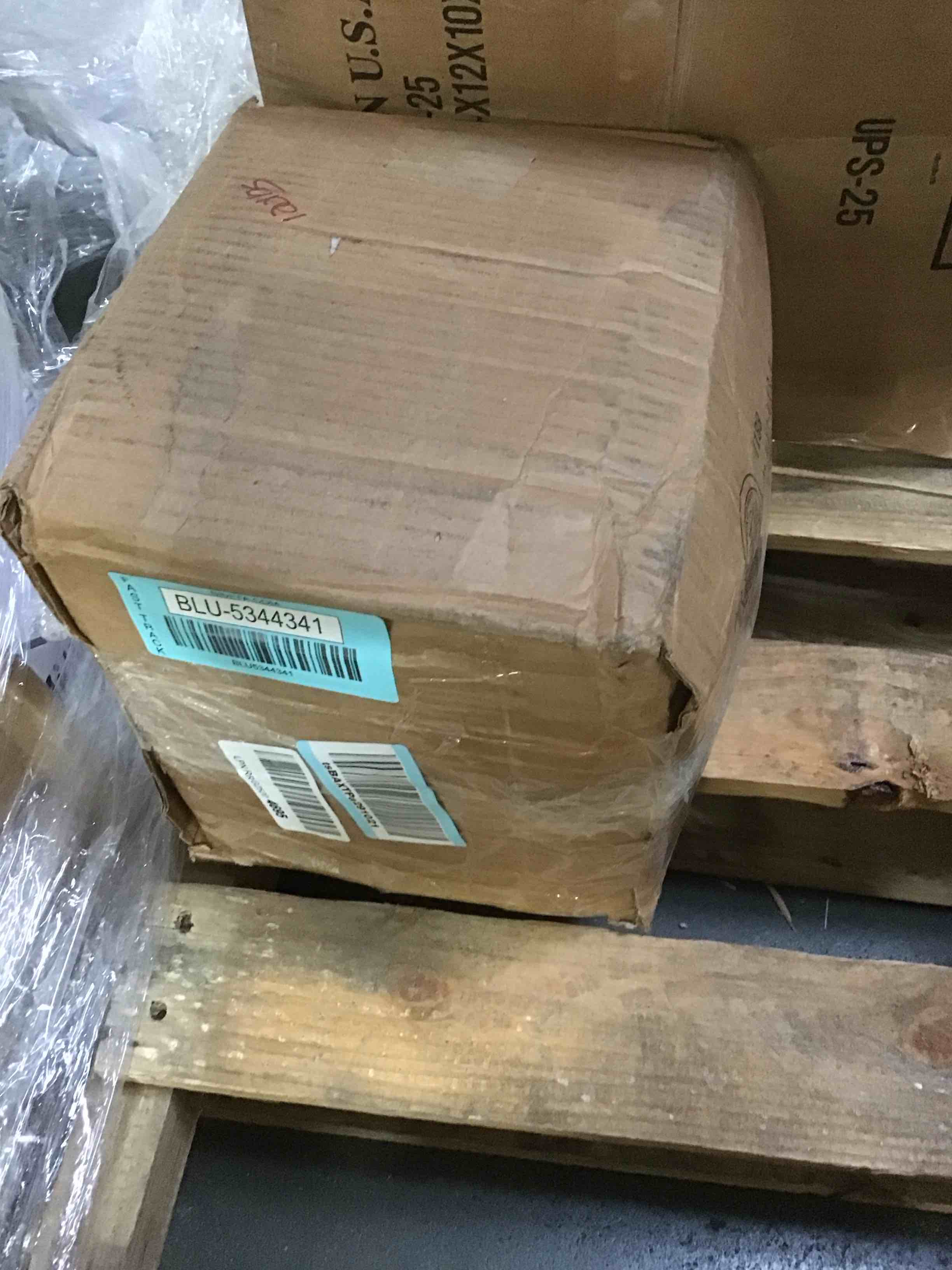 https://s3.amazonaws.com/lotting-images-prod/bidfta/BLU5344341_1702735755514.jpeg