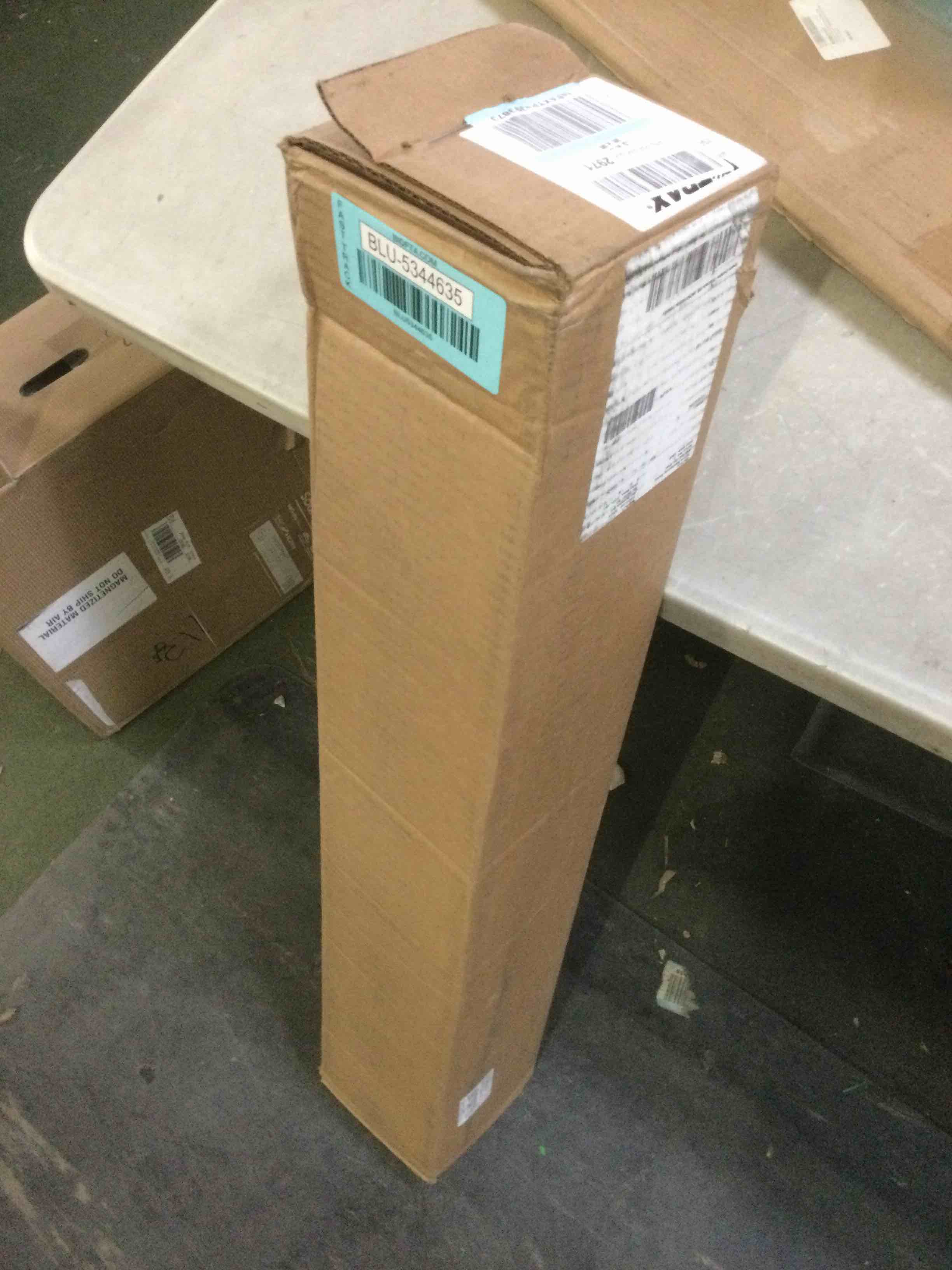 https://s3.amazonaws.com/lotting-images-prod/bidfta/BLU5344635_1702932246814.jpeg