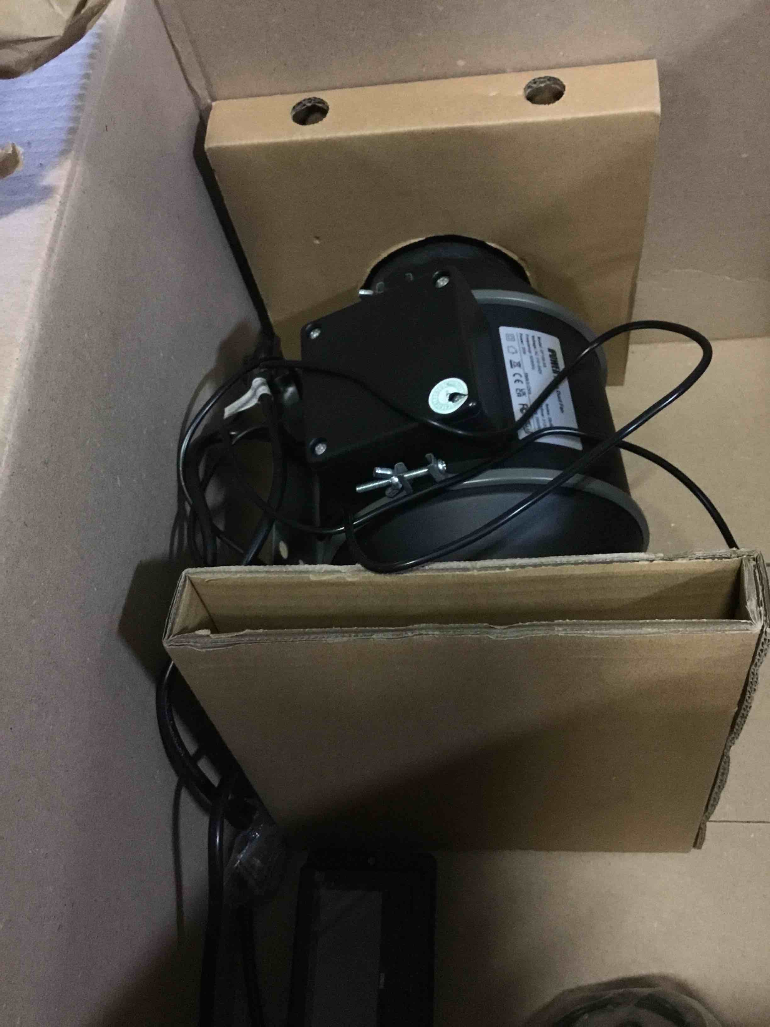 https://s3.amazonaws.com/lotting-images-prod/bidfta/BLU5345553_1702487544469.jpeg