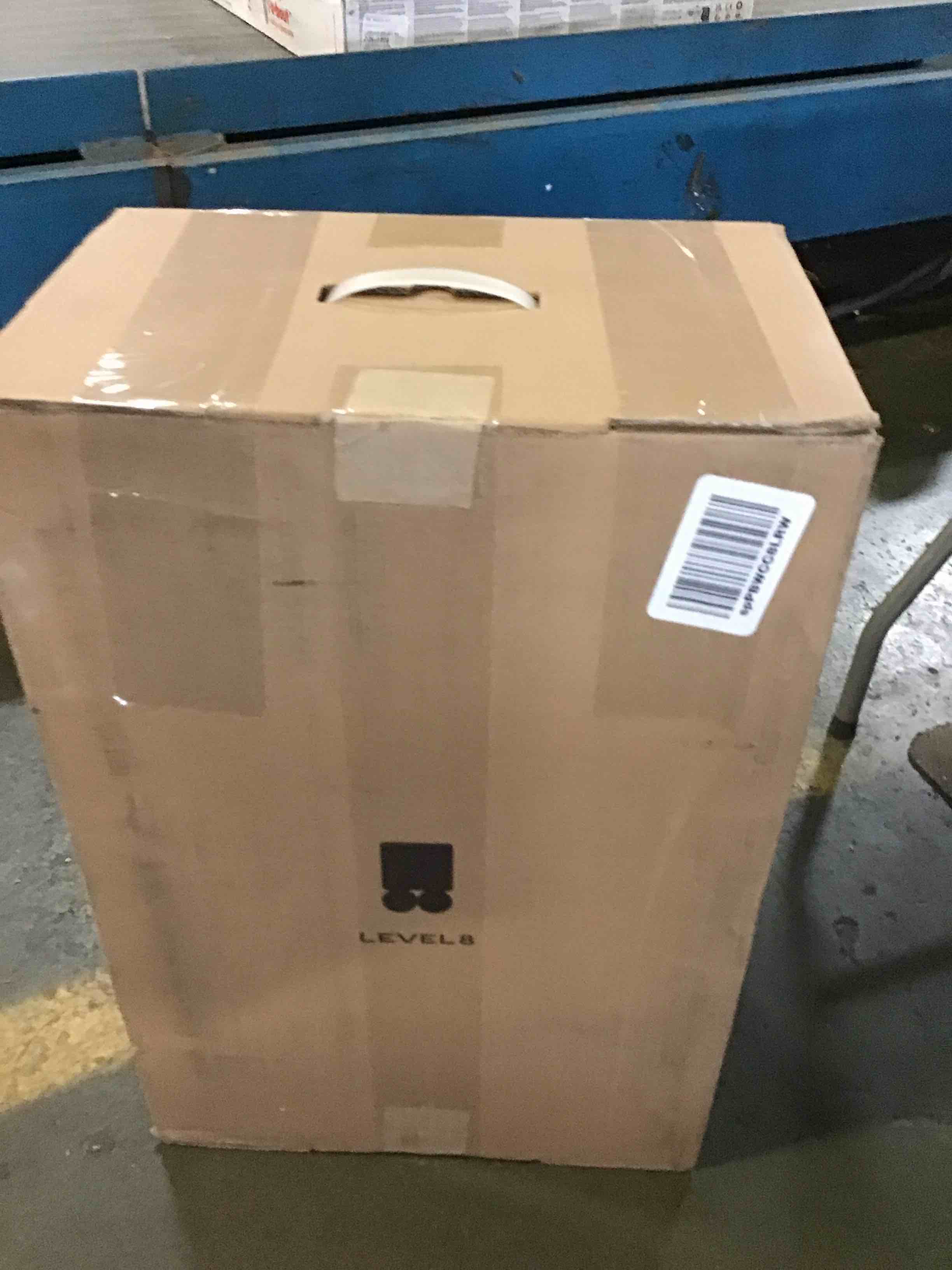 https://s3.amazonaws.com/lotting-images-prod/bidfta/BLU5346507_1701977689229.jpeg
