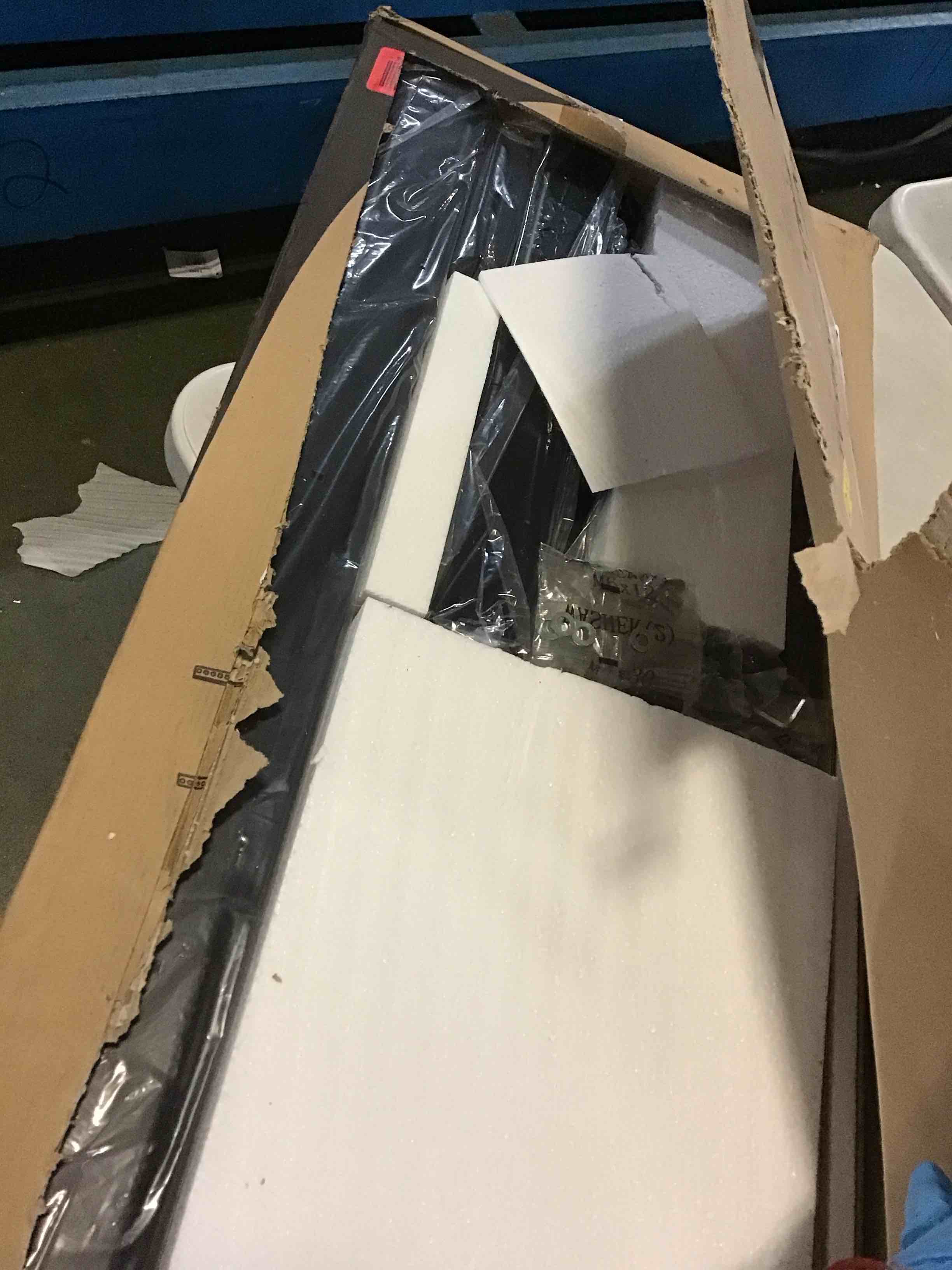 https://s3.amazonaws.com/lotting-images-prod/bidfta/BLU5346933_1702324169208.jpeg