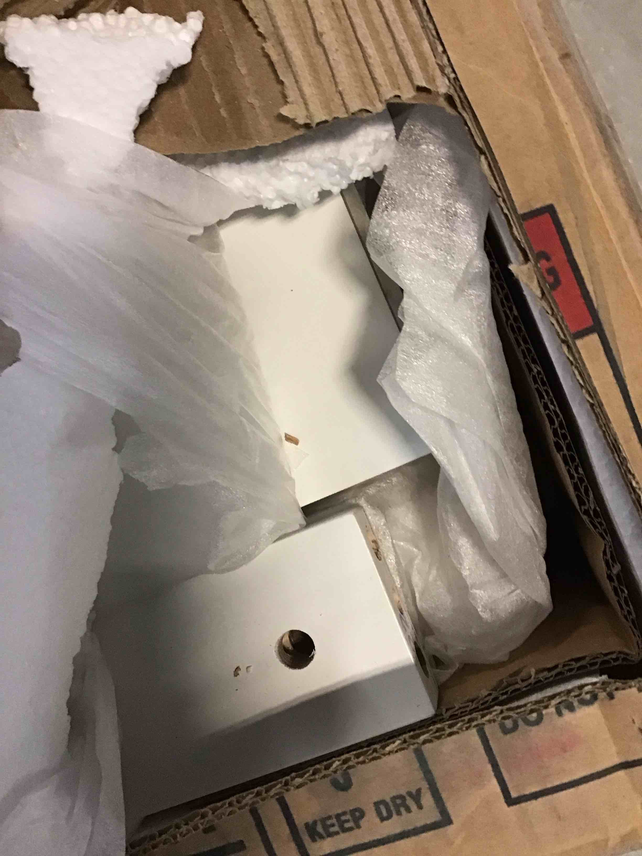 https://s3.amazonaws.com/lotting-images-prod/bidfta/BLU5347055_1702398743895.jpeg