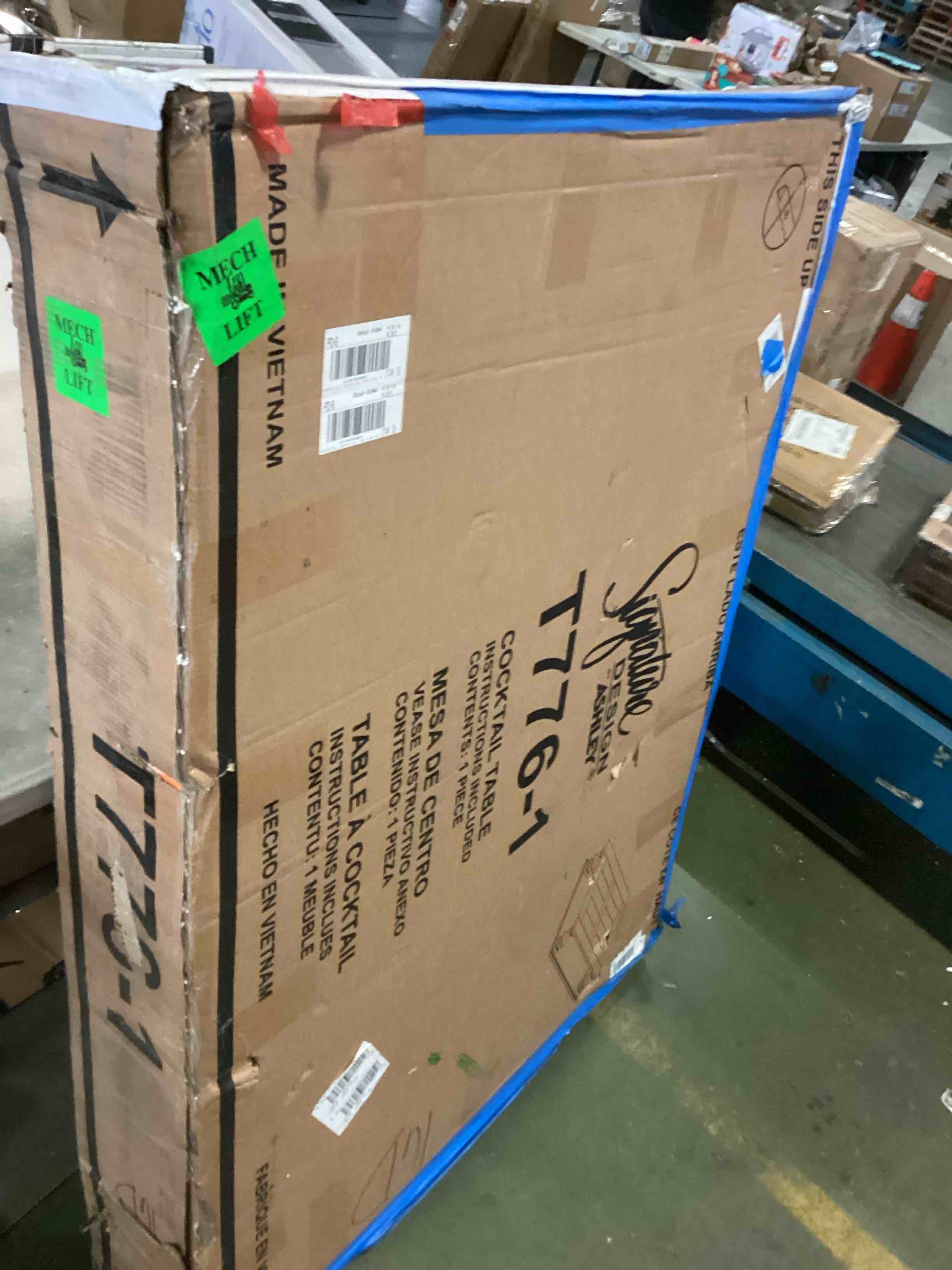 https://s3.amazonaws.com/lotting-images-prod/bidfta/BLU5349626_1701871801552.jpeg