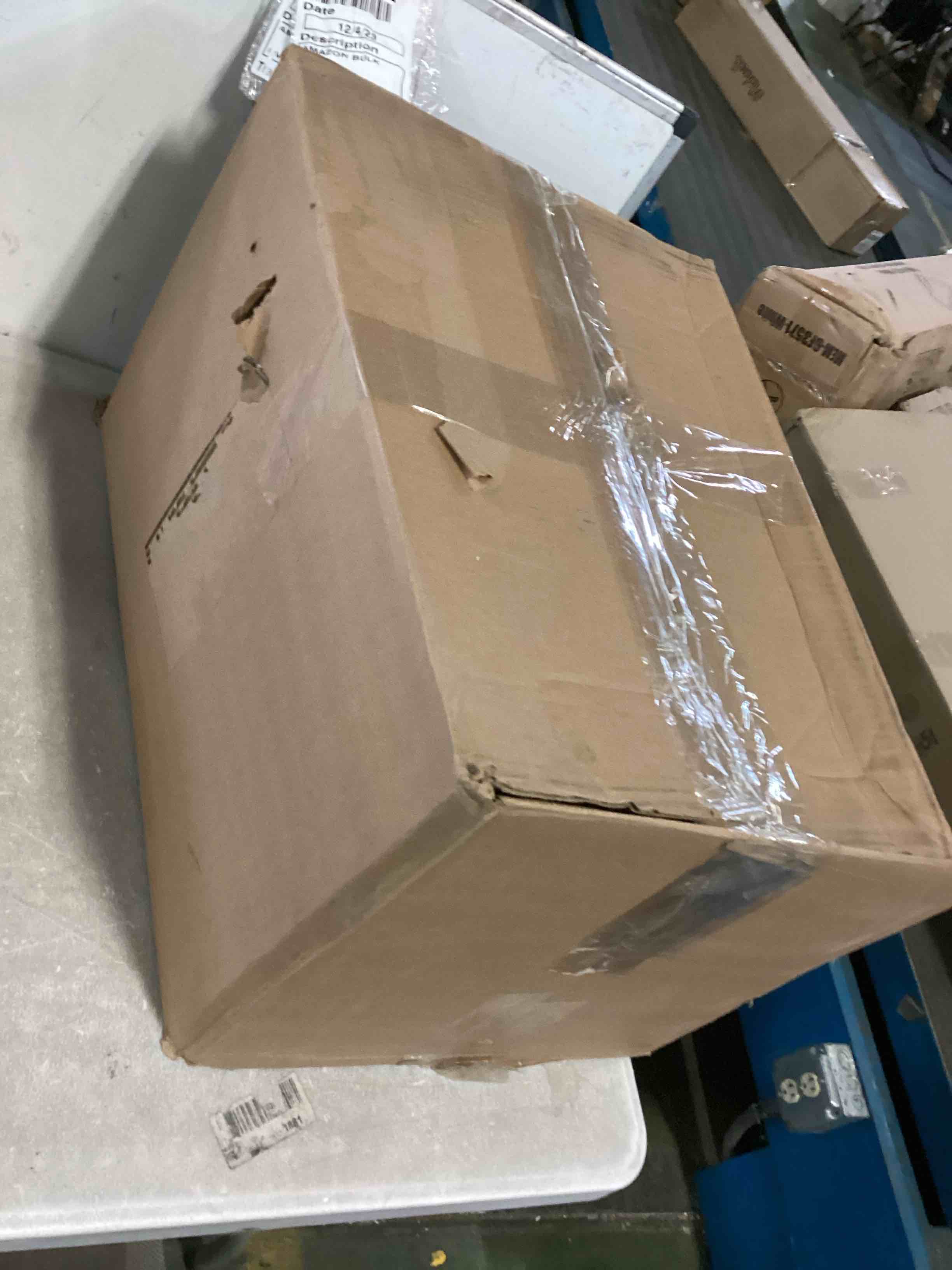https://s3.amazonaws.com/lotting-images-prod/bidfta/BLU5349636_1701873080448.jpeg