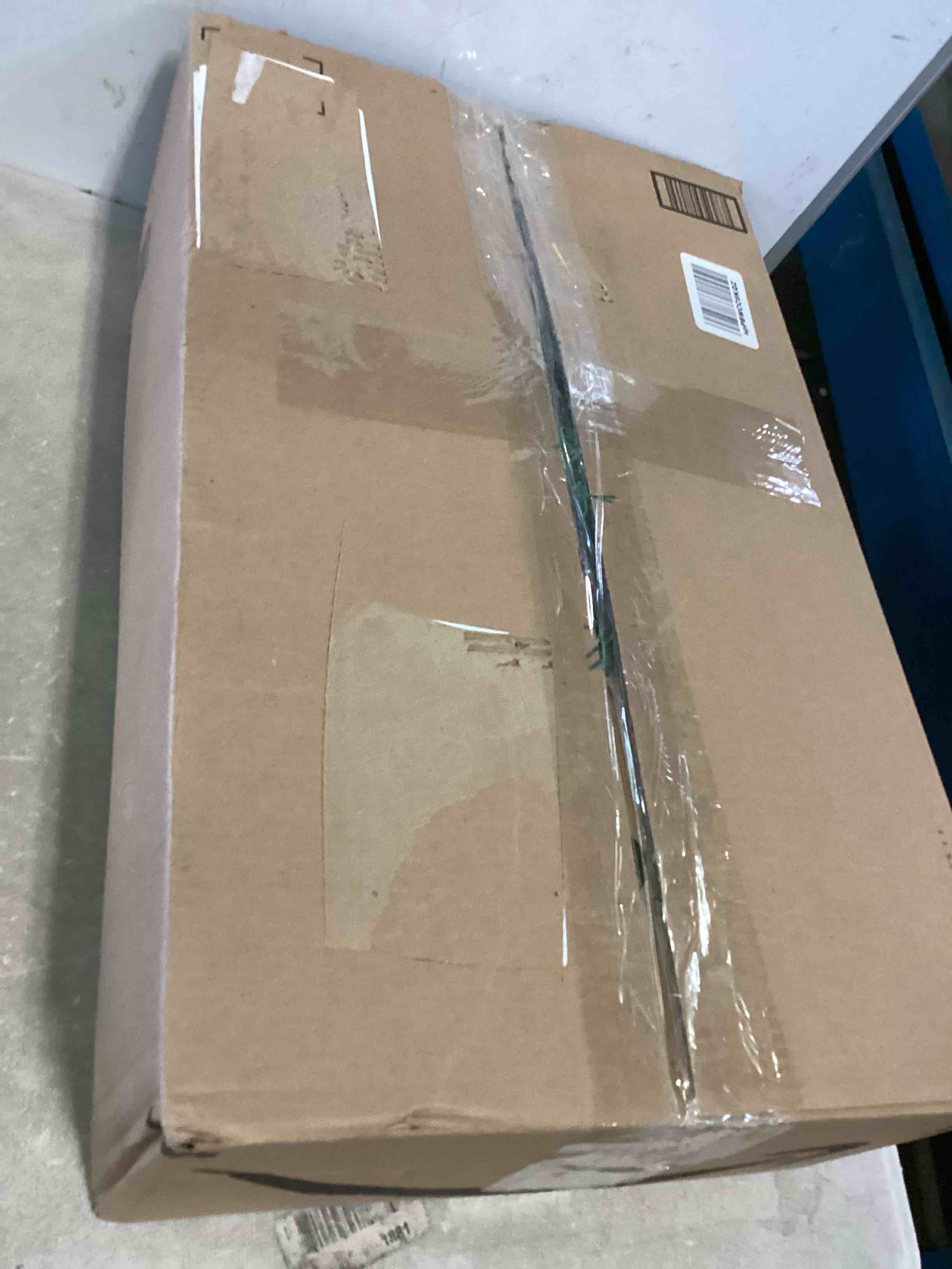https://s3.amazonaws.com/lotting-images-prod/bidfta/BLU5349727_1701883657598.jpeg