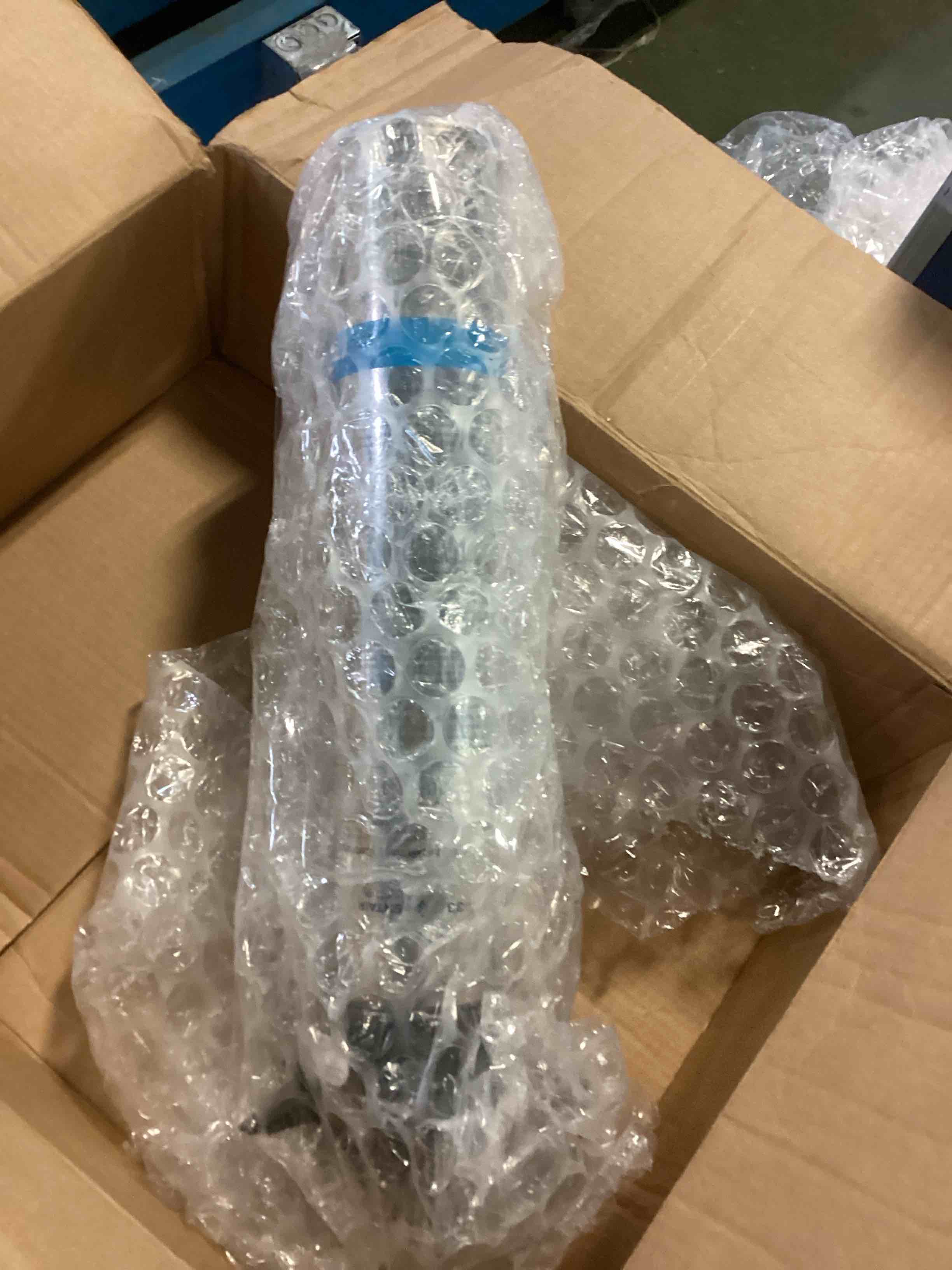 https://s3.amazonaws.com/lotting-images-prod/bidfta/BLU5349970_1701976715433.jpeg