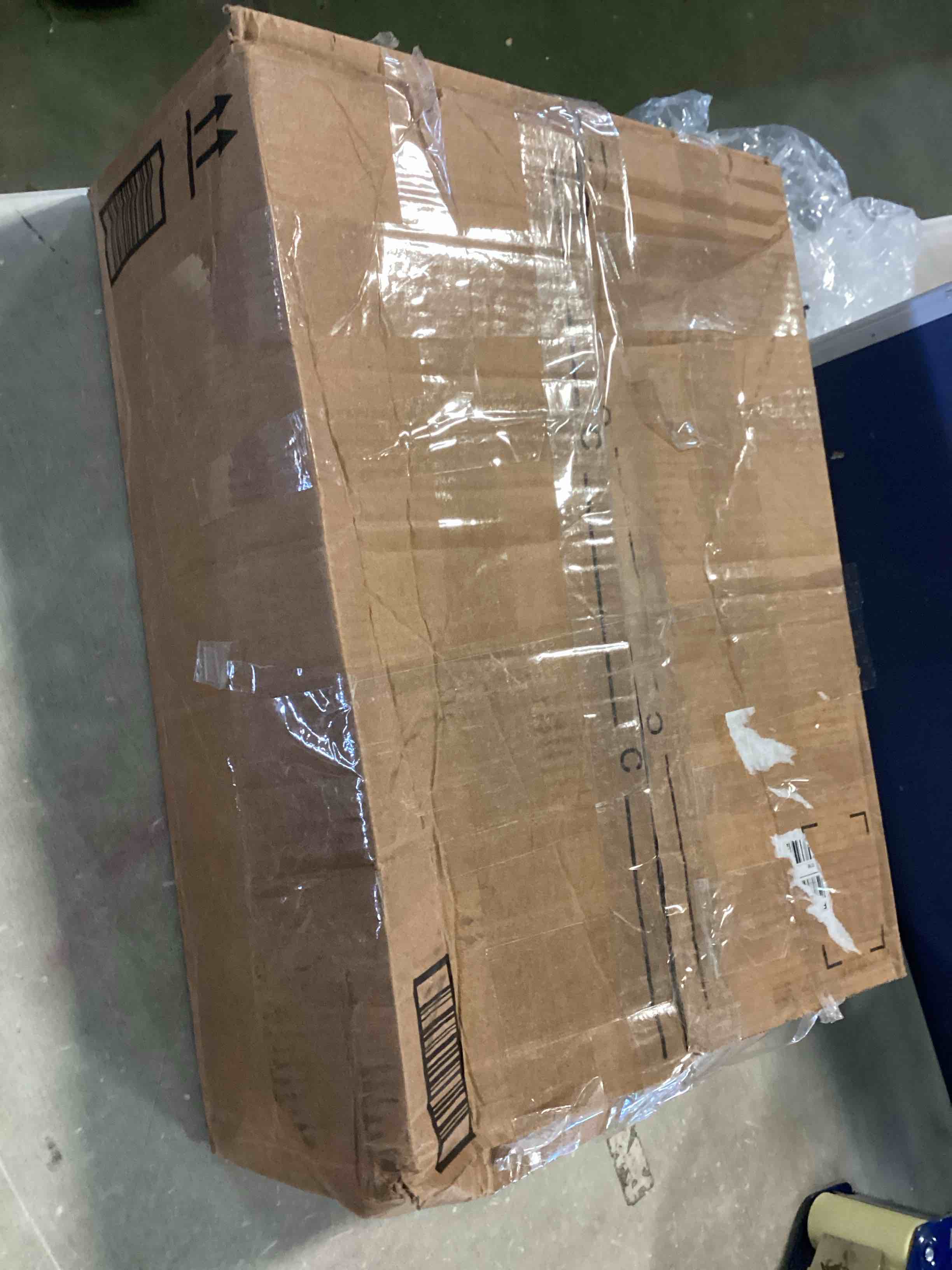 https://s3.amazonaws.com/lotting-images-prod/bidfta/BLU5349970_1701976729323.jpeg
