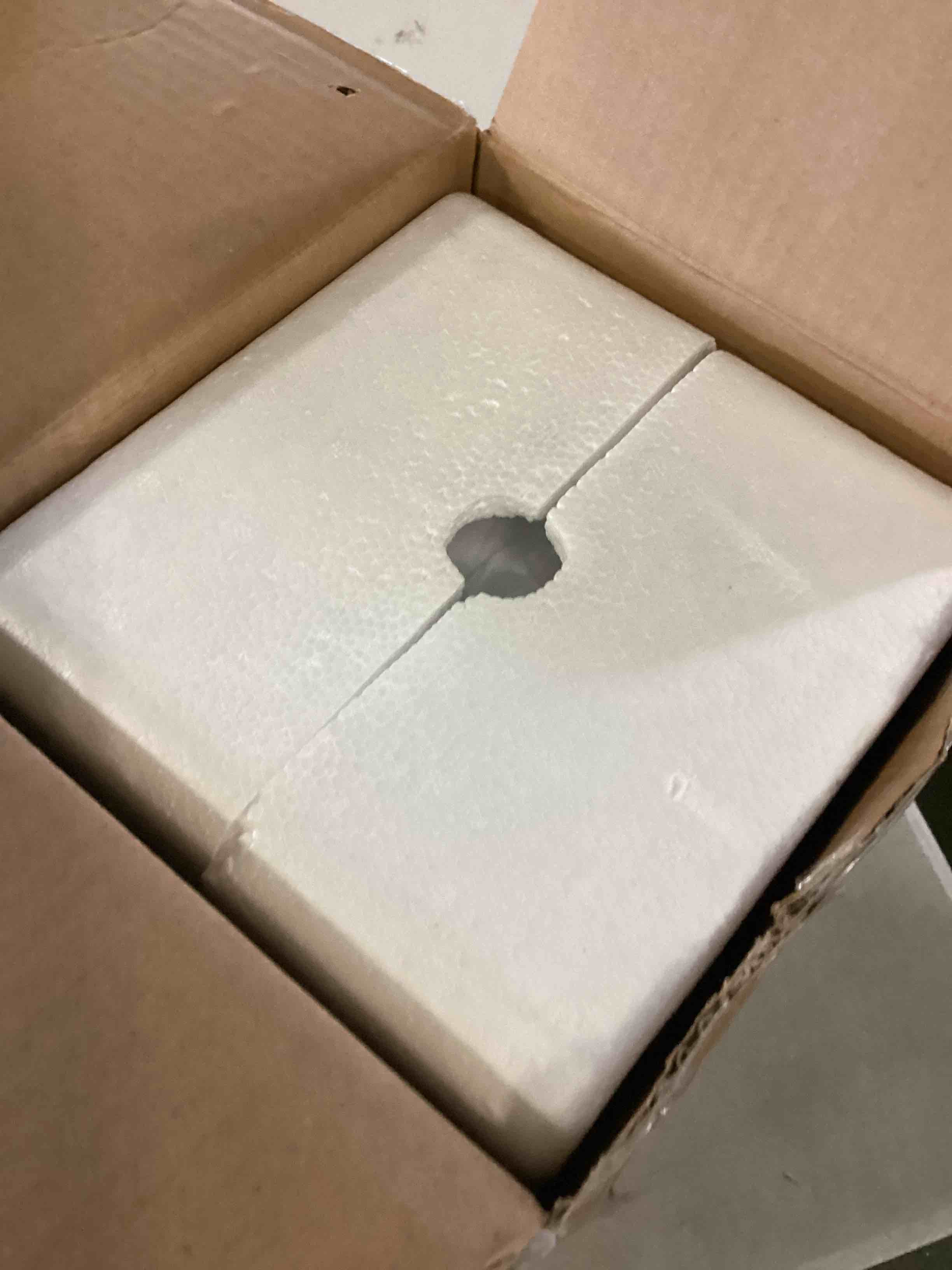 https://s3.amazonaws.com/lotting-images-prod/bidfta/BLU5350122_1702052598977.jpeg