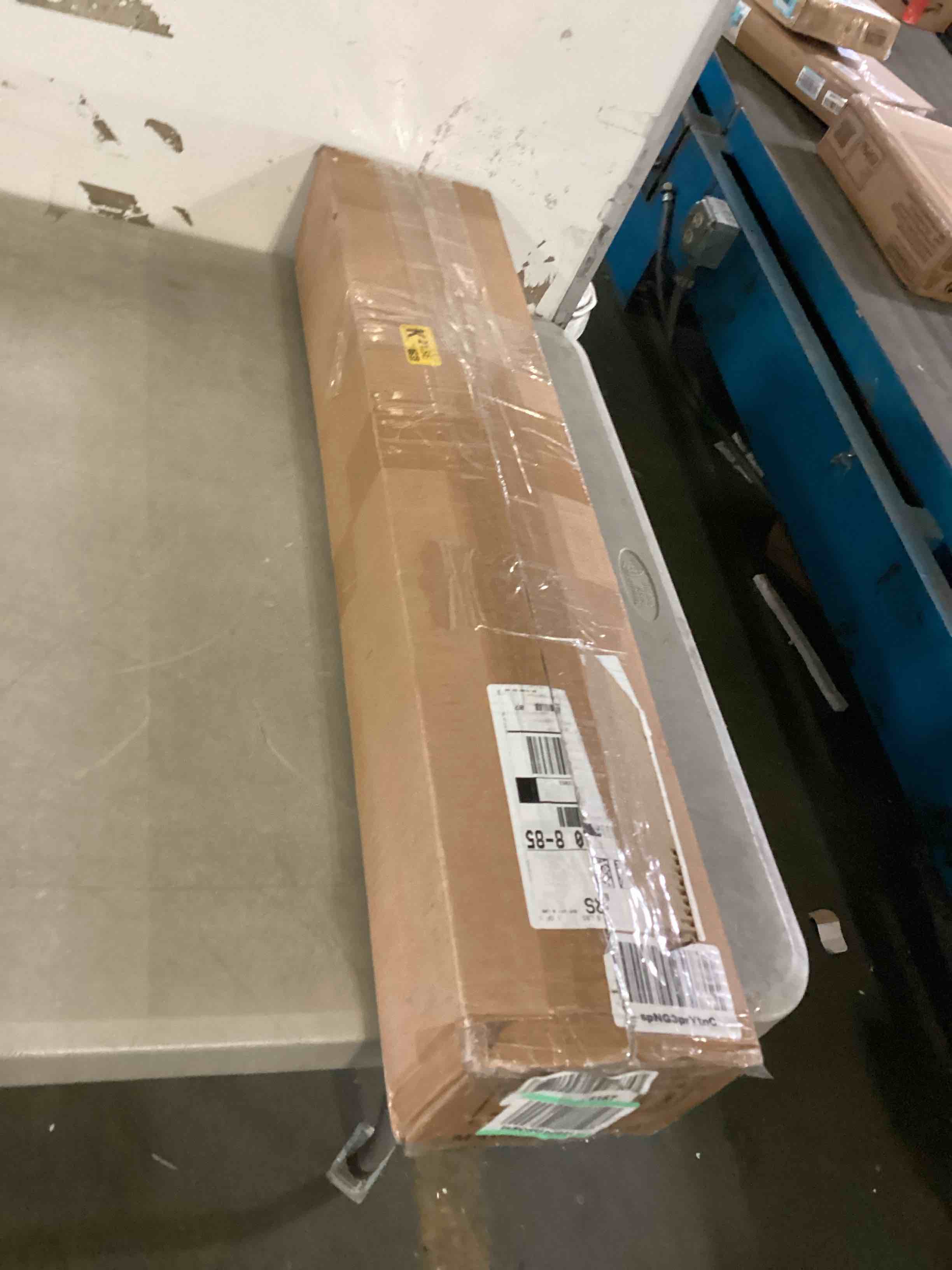 https://s3.amazonaws.com/lotting-images-prod/bidfta/BLU5350125_1702052867098.jpeg