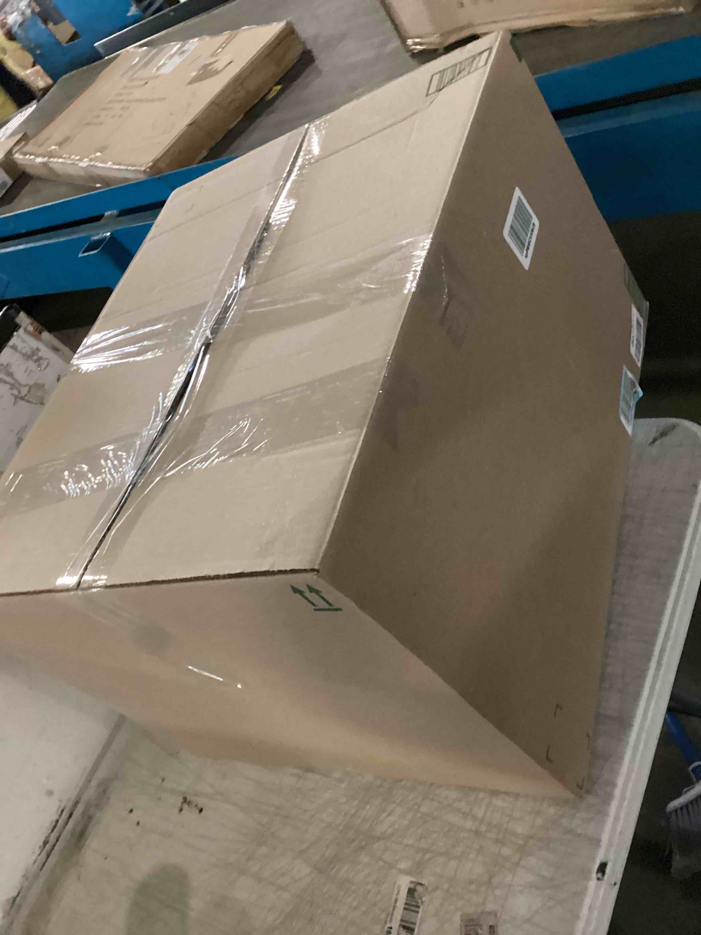 https://s3.amazonaws.com/lotting-images-prod/bidfta/BLU5350422_1702387074658.jpeg