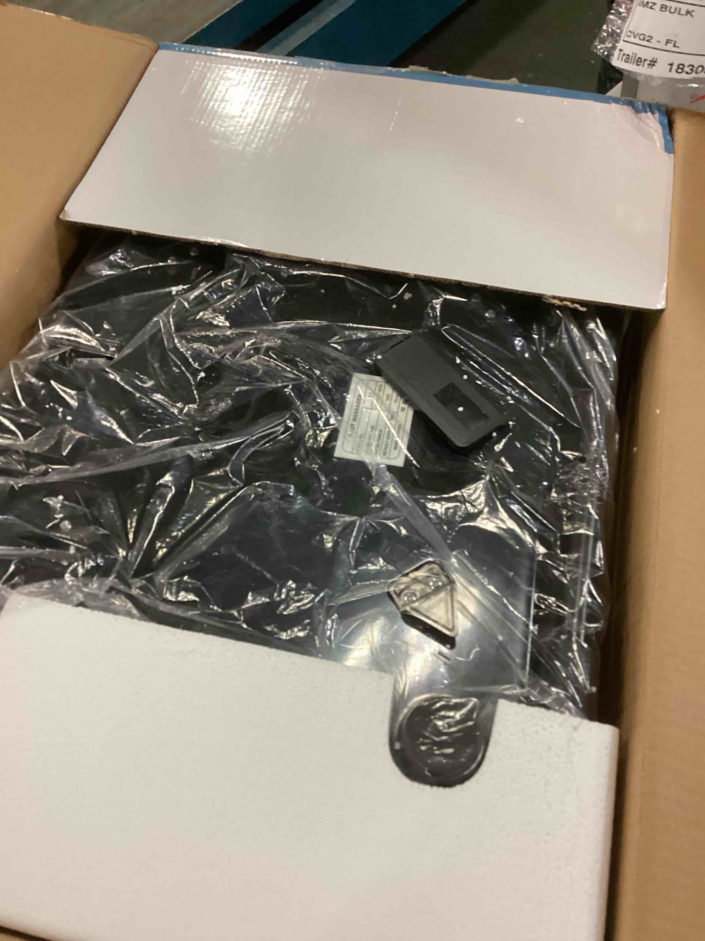https://s3.amazonaws.com/lotting-images-prod/bidfta/BLU5350634_1702478524044.jpeg