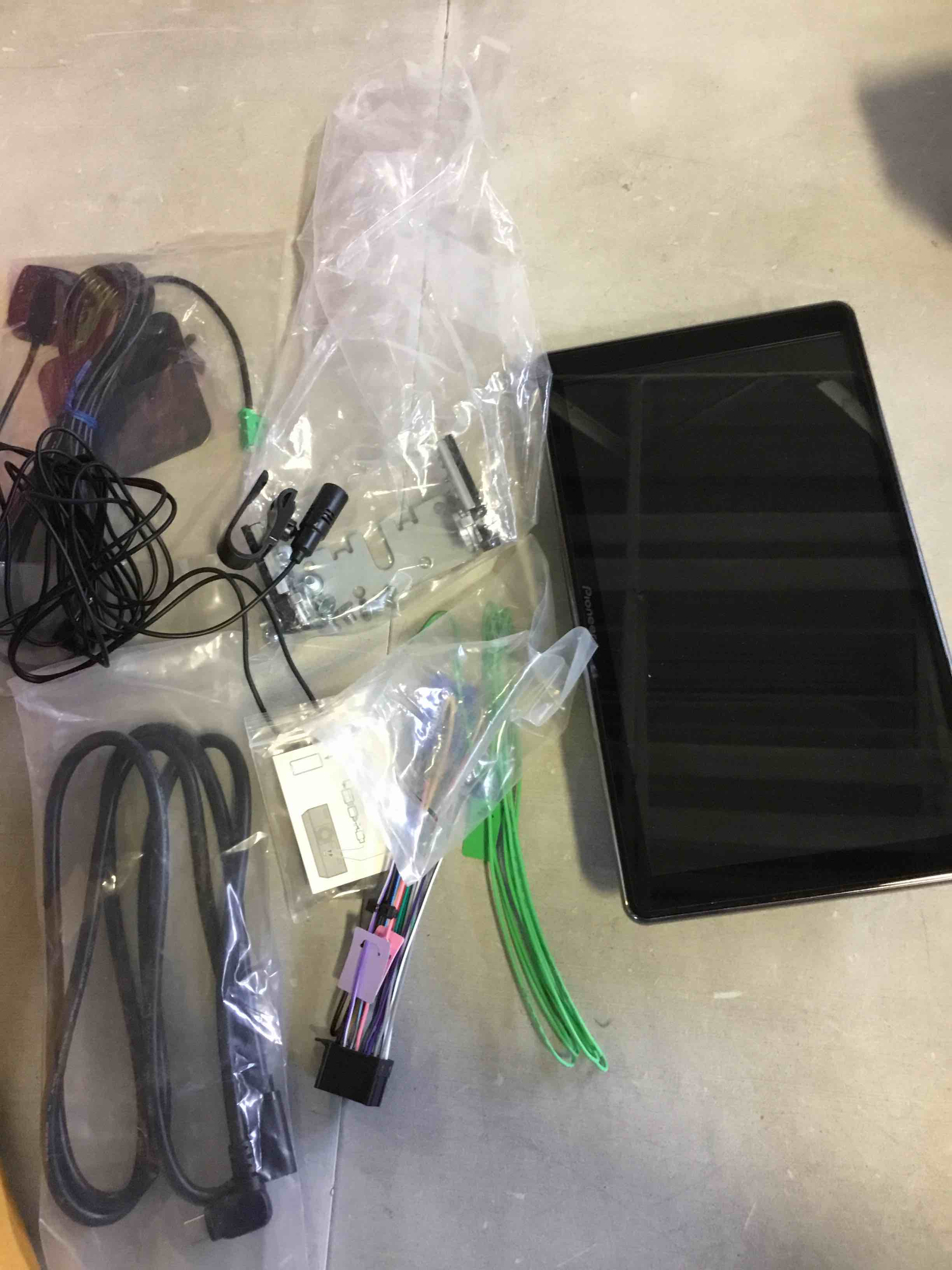 https://s3.amazonaws.com/lotting-images-prod/bidfta/BLU5351489_1701372031316.jpeg