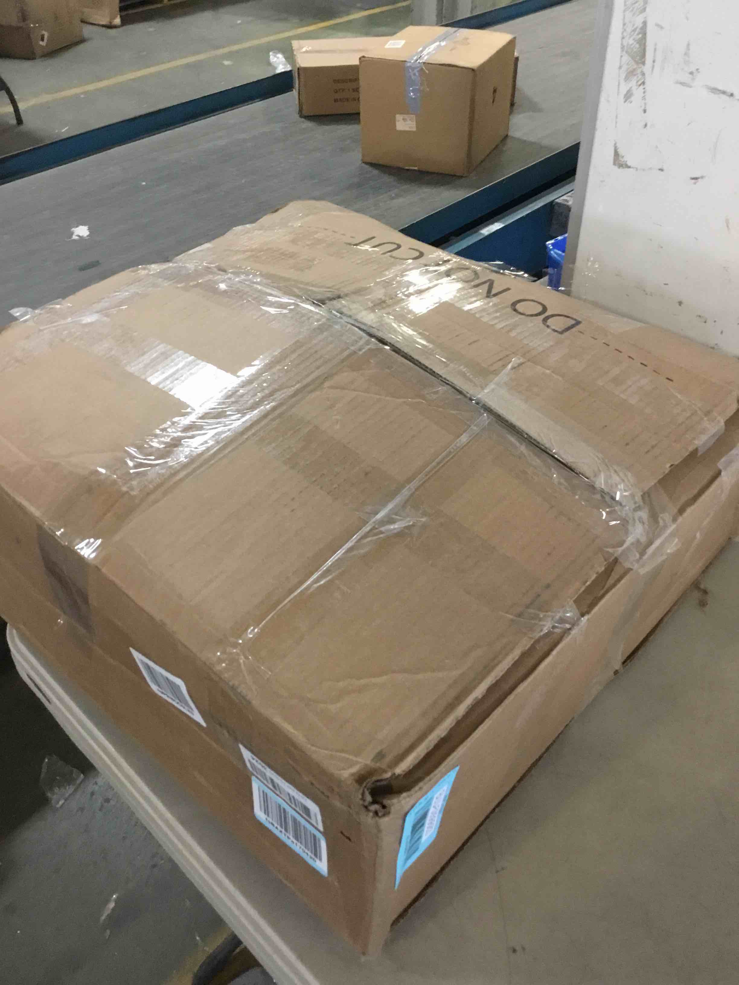 https://s3.amazonaws.com/lotting-images-prod/bidfta/BLU5356683_1701973930738.jpeg